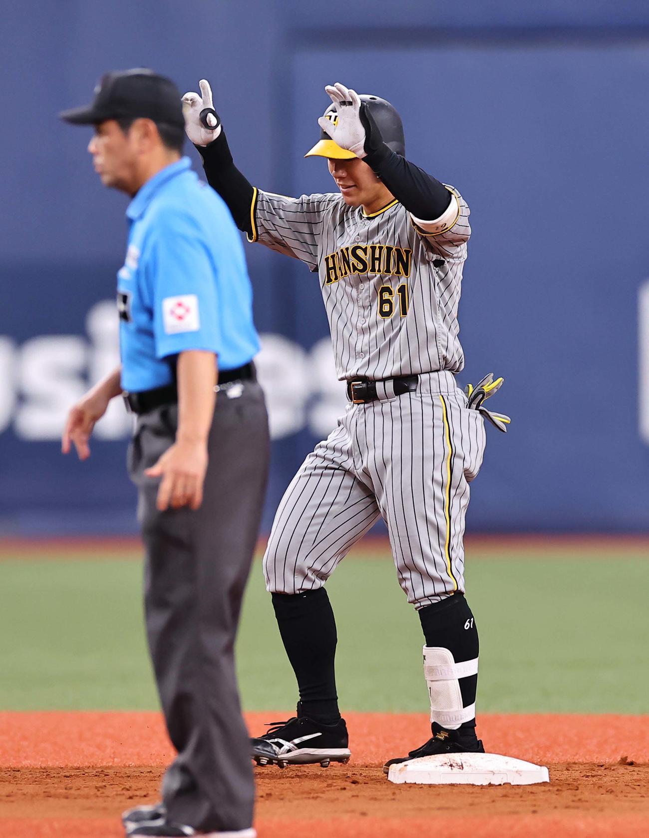オリックス対阪神　4回表阪神1死一塁、豊田はフェンス直撃の二塁打を放つ（撮影・上田博志）