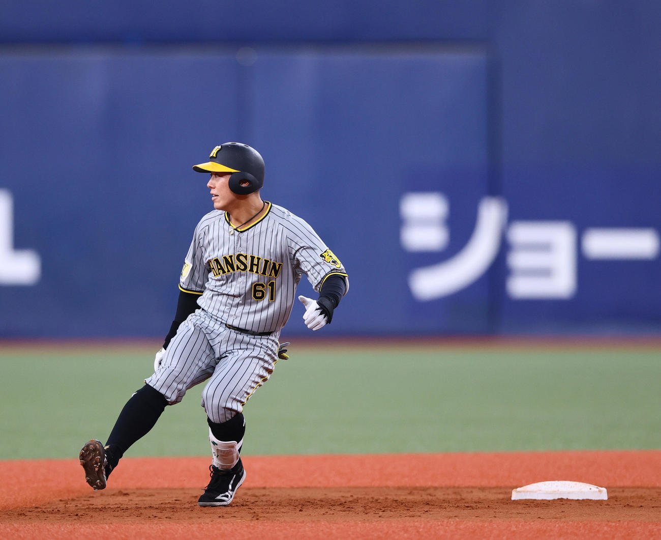 オリックス対阪神　4回表阪神1死一塁、豊田は左二塁打を放つ（撮影・上山淳一）
