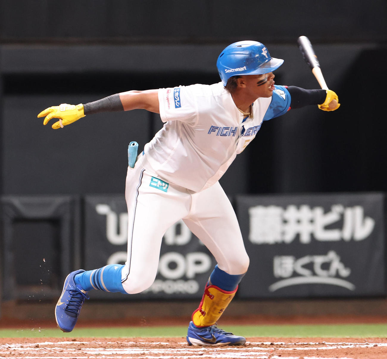 日本ハム対中日　6回裏日本ハム無死一、二塁、水谷は2点適時三塁打を放つ（撮影・佐藤翔太）