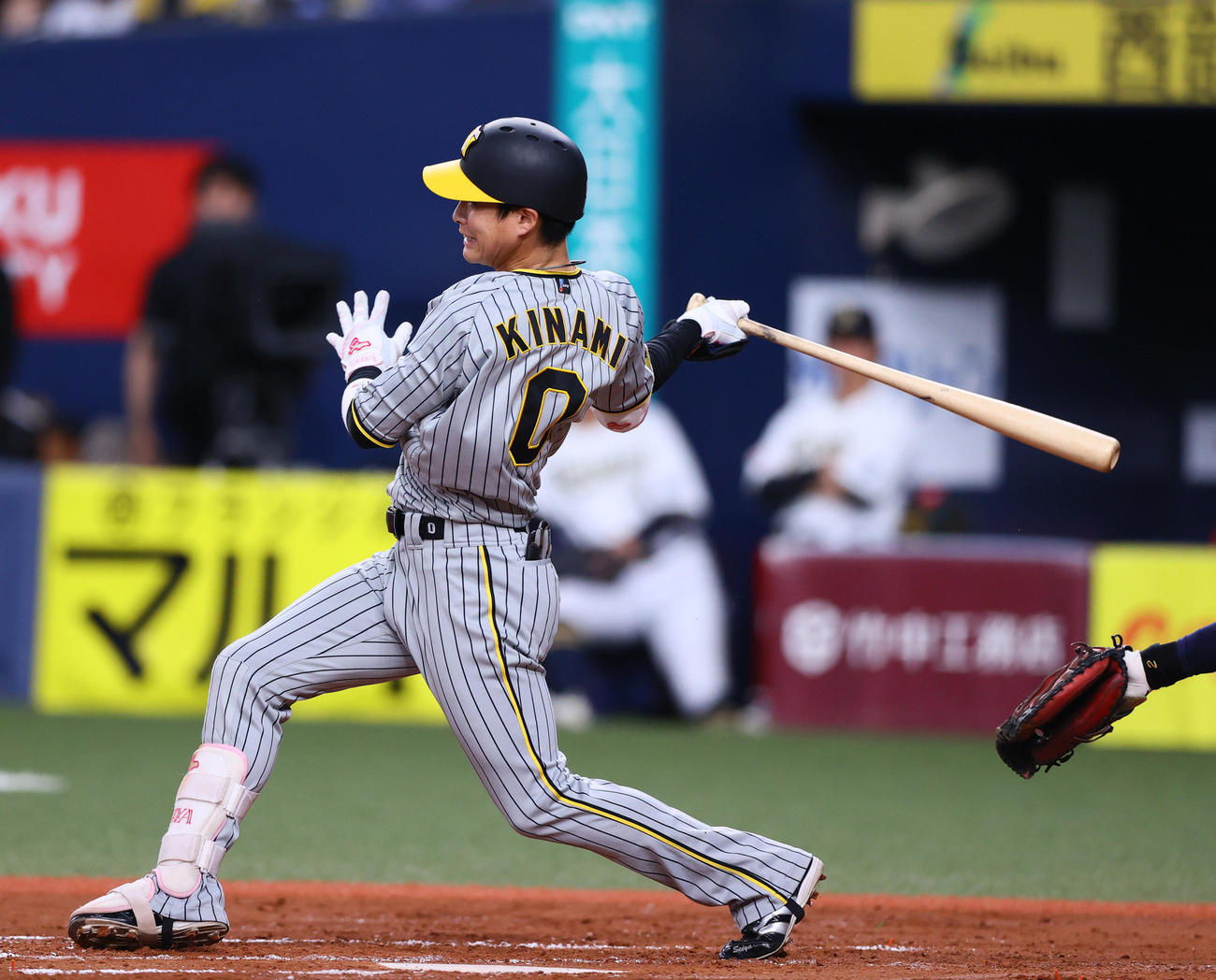 オリックス対阪神　4回表阪神1死一、三塁、木浪は右適時二塁打を放つ（撮影・上山淳一）