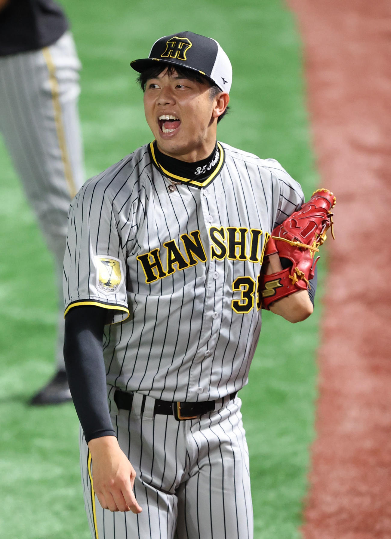 ソフトバンク対阪神　キャッチボールで調整する才木（撮影・梅根麻紀）