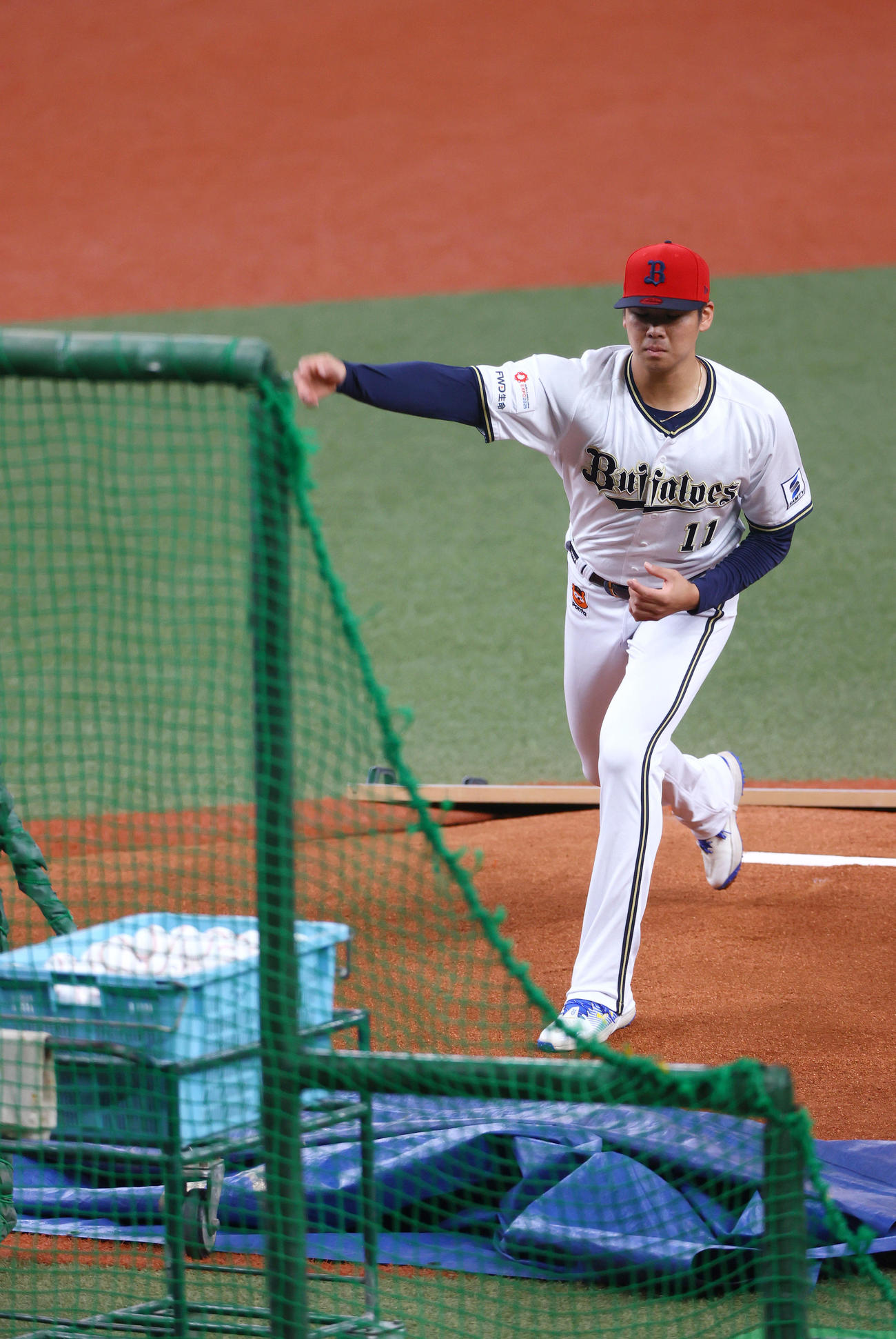 オリックス対ヤクルト　試合前の練習でマウンドを確かめるオリックス山下（撮影・上山淳一）