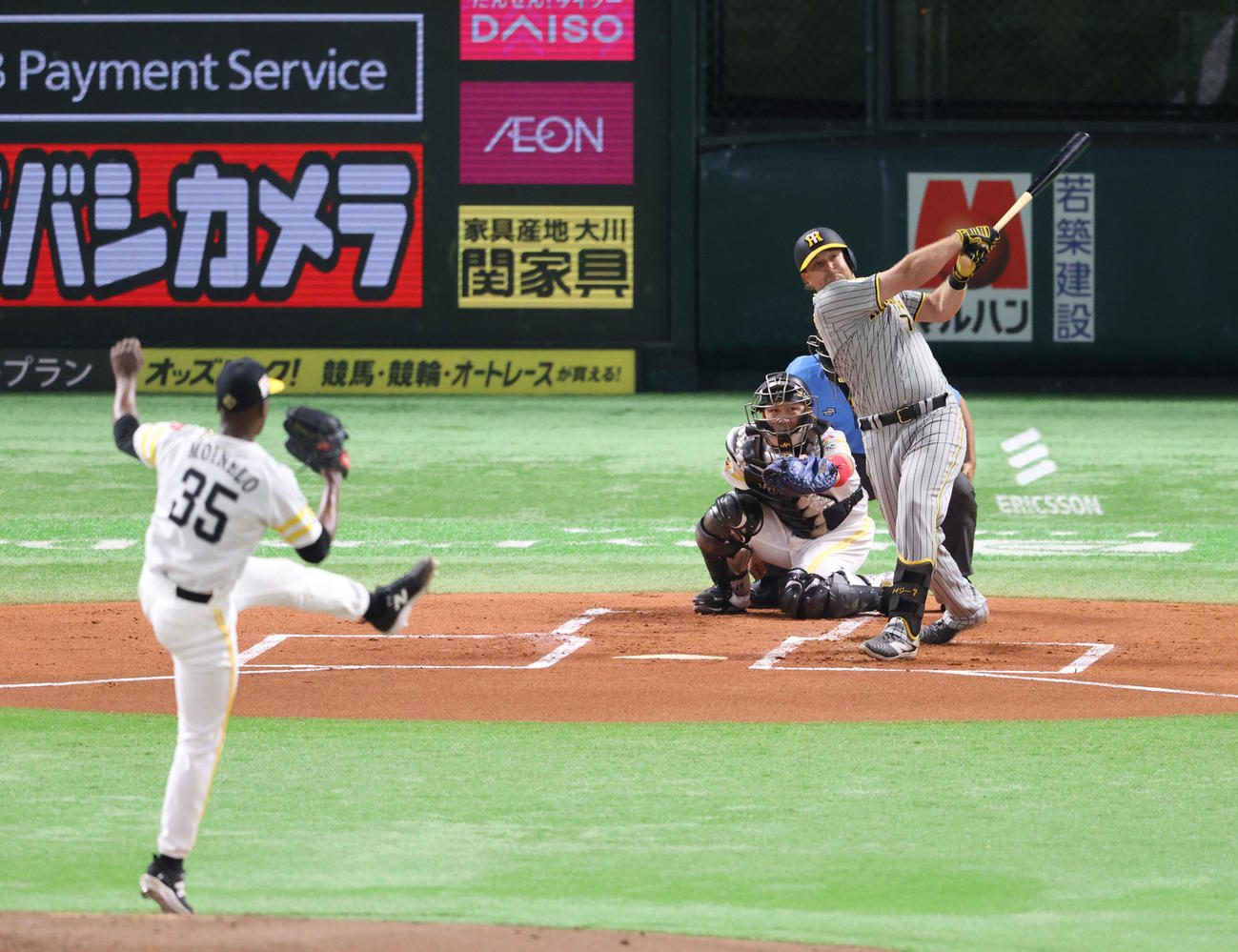 ソフトバンク対阪神　1回表阪神2死、ノイジーは左越え二塁打を放つ（撮影・梅根麻紀）