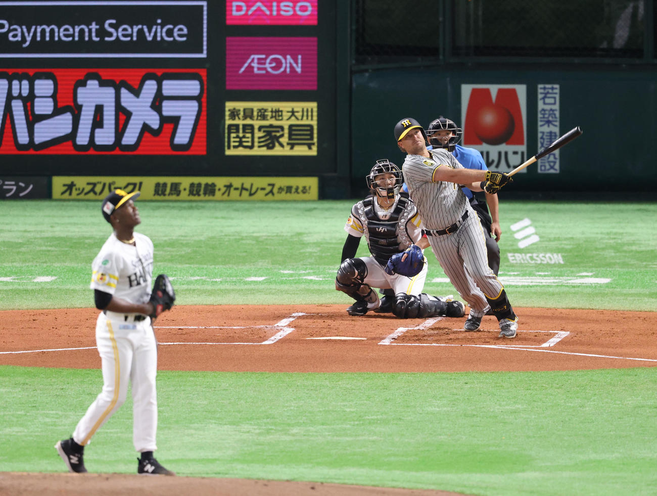 ソフトバンク対阪神　1回表阪神2死、ノイジーは左越え二塁打を放つ（撮影・梅根麻紀）