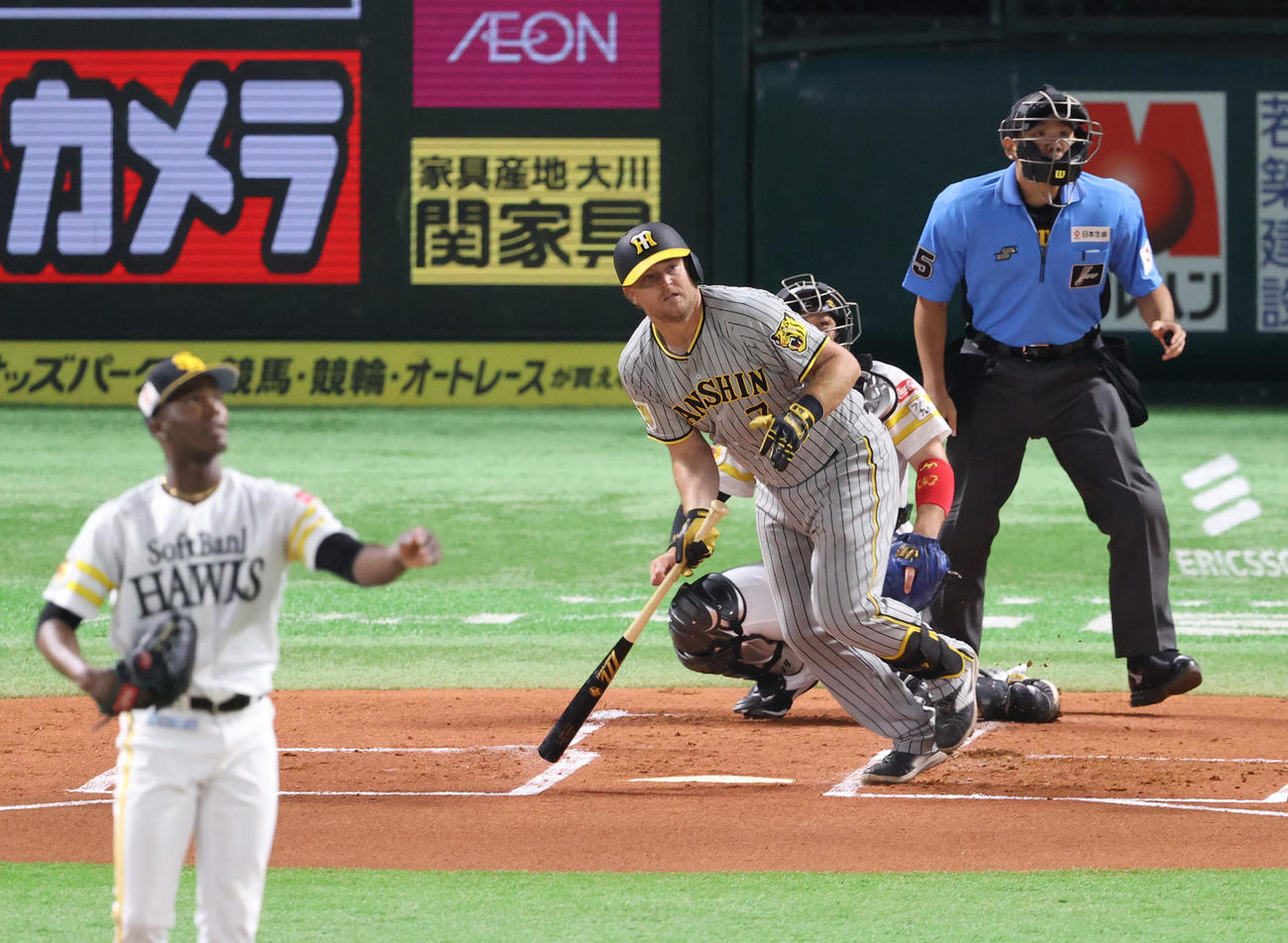 ソフトバンク対阪神　1回表阪神2死、ノイジーは左越え二塁打を放つ（撮影・梅根麻紀）