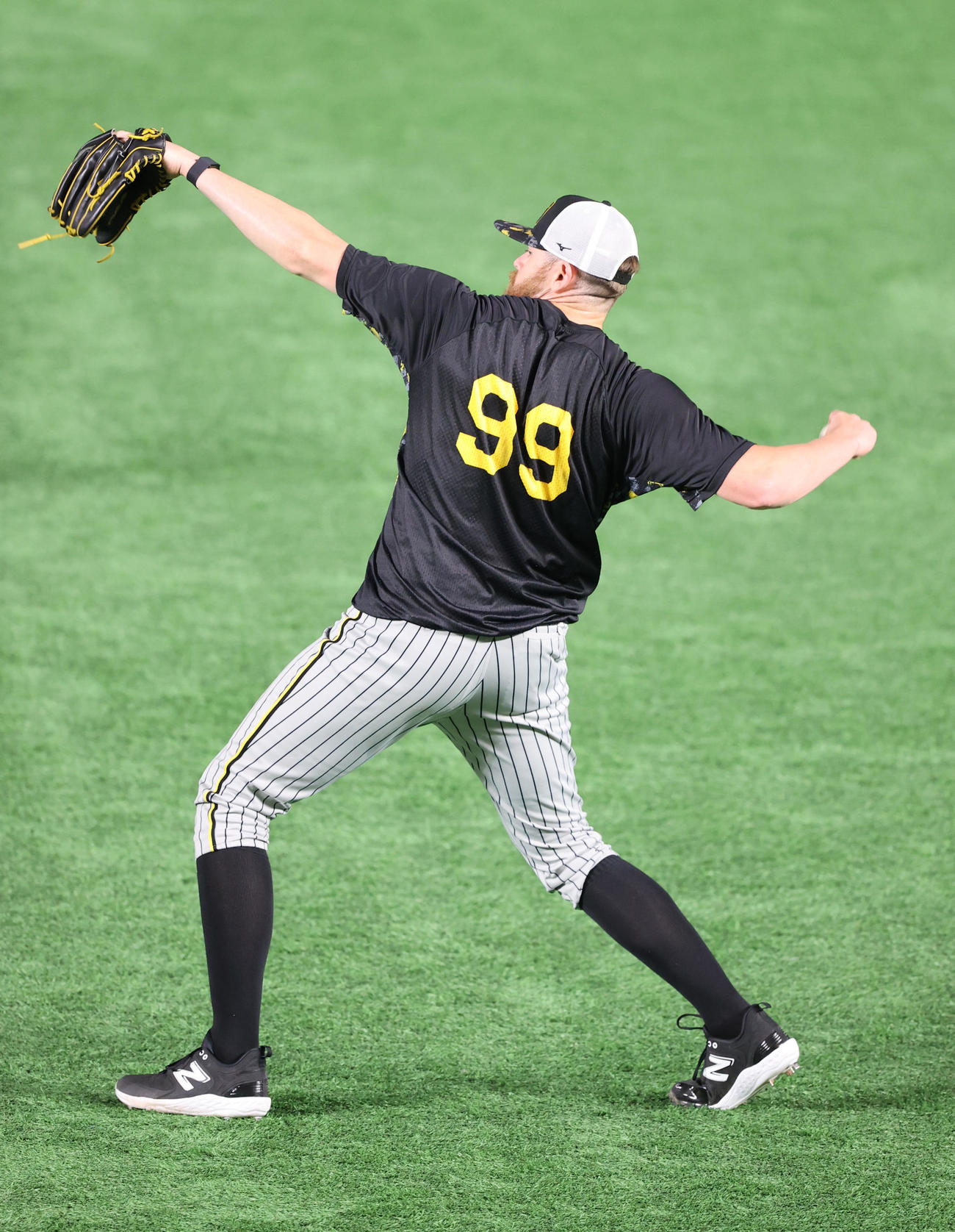 ソフトバンク対阪神　チームに合流したビーズリーはキャッチボールで調整（撮影・梅根麻紀）