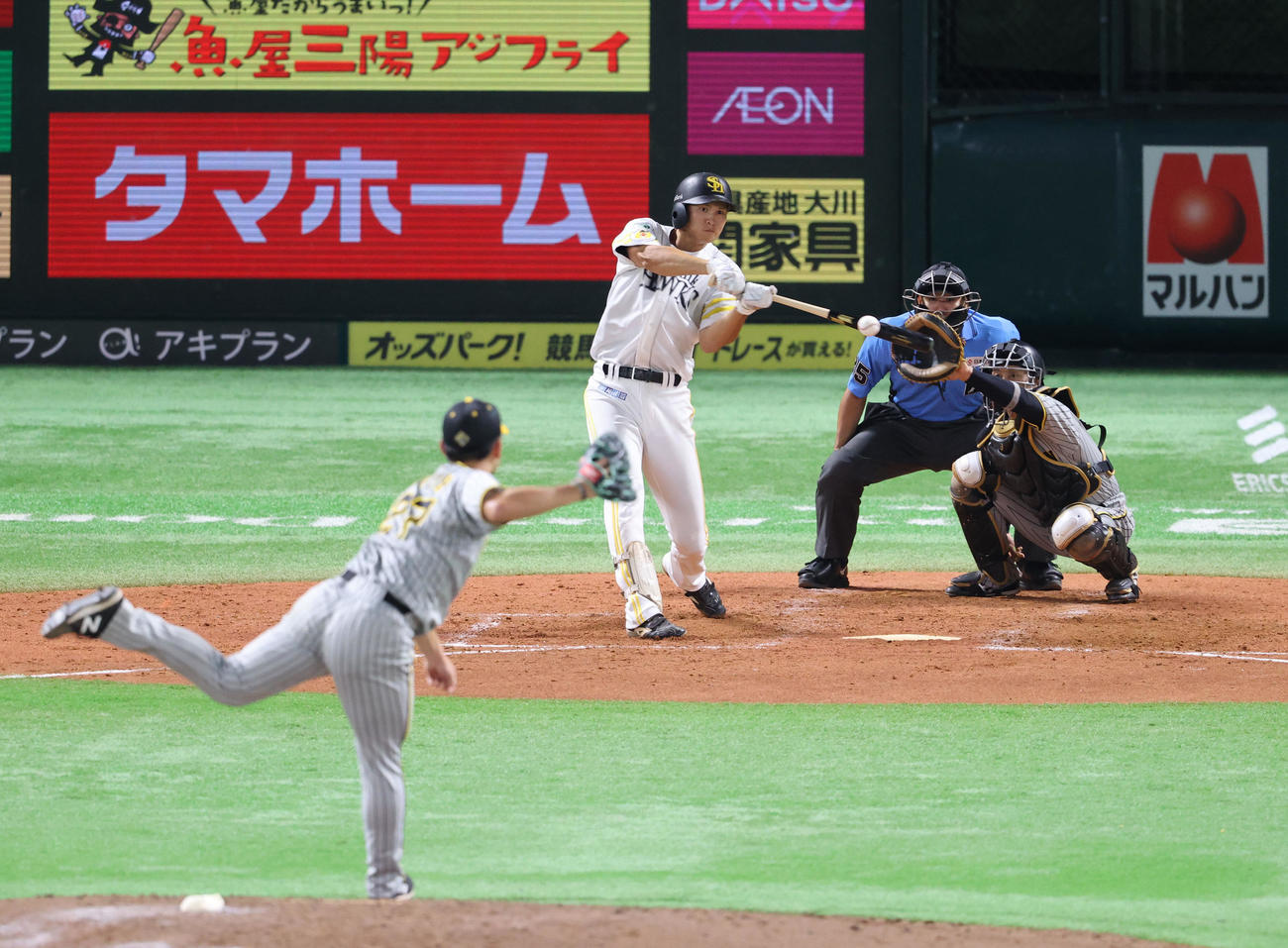 ソフトバンク対阪神　5回裏ソフトバンク2死、笹川は中前安打を放つ（撮影・梅根麻紀）