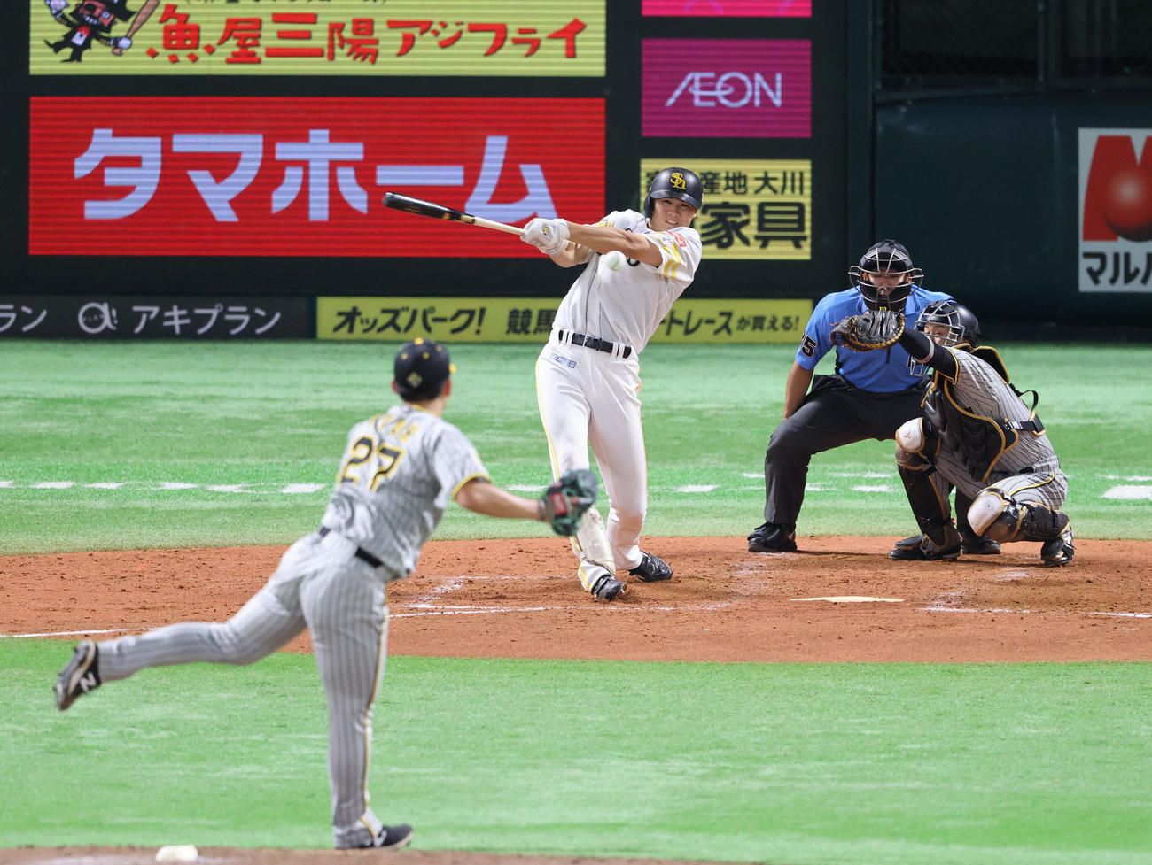 ソフトバンク対阪神　5回裏ソフトバンク2死、笹川は中前安打を放つ（撮影・梅根麻紀）