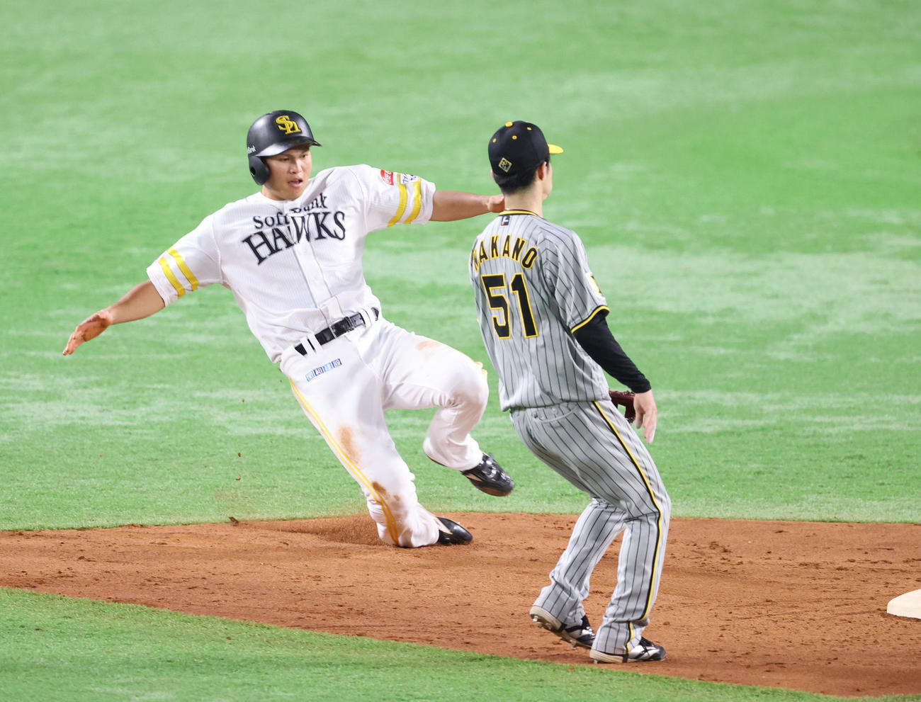 ソフトバンク対阪神　5回裏ソフトバンク2死一塁、打者・広瀬のとき一塁走者の笹川は二盗成功（撮影・梅根麻紀）
