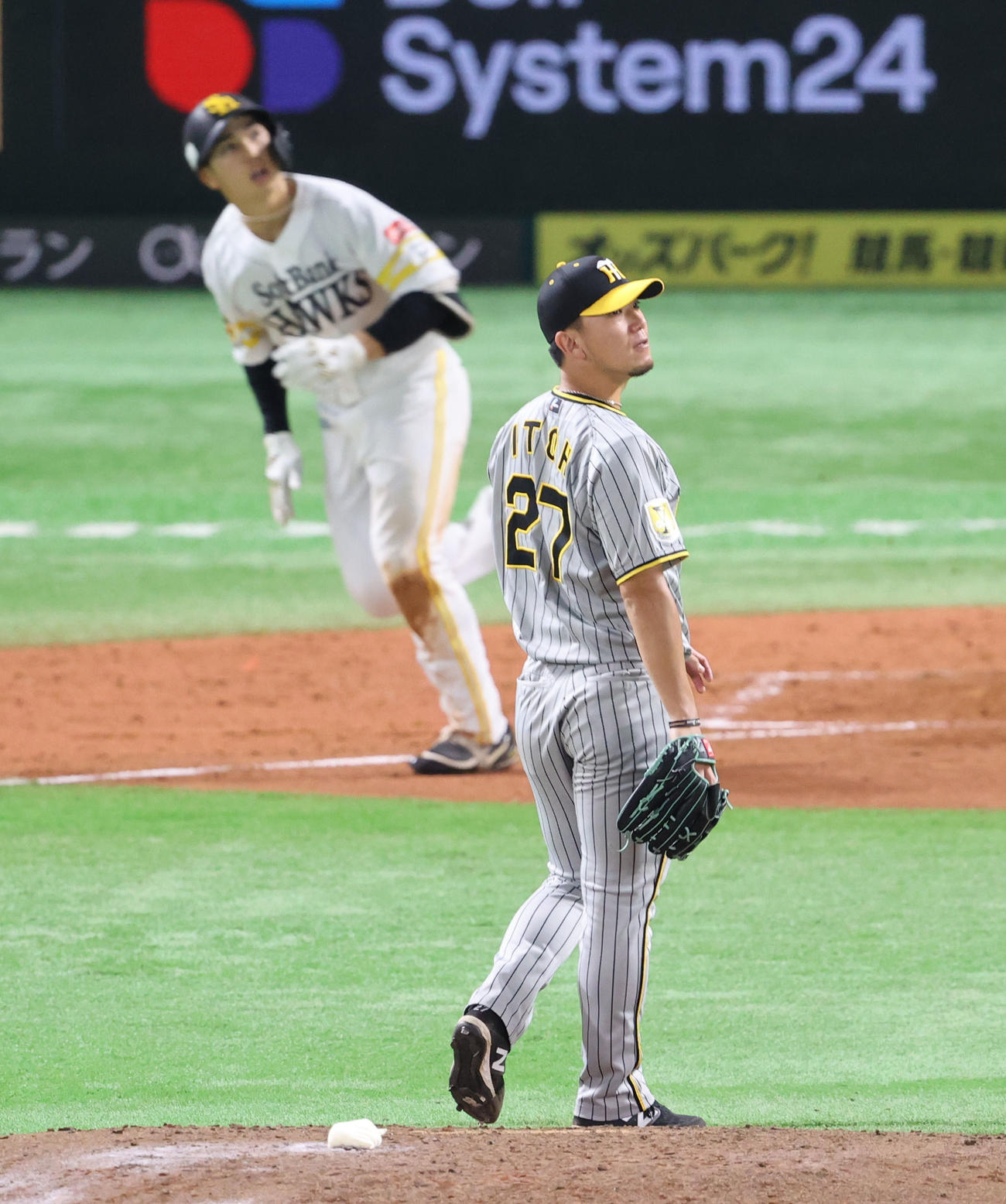 ソフトバンク対阪神　5回裏ソフトバンク2死二塁、広瀬に左越え先制2点本塁打を浴びた伊藤将（撮影・梅根麻紀）