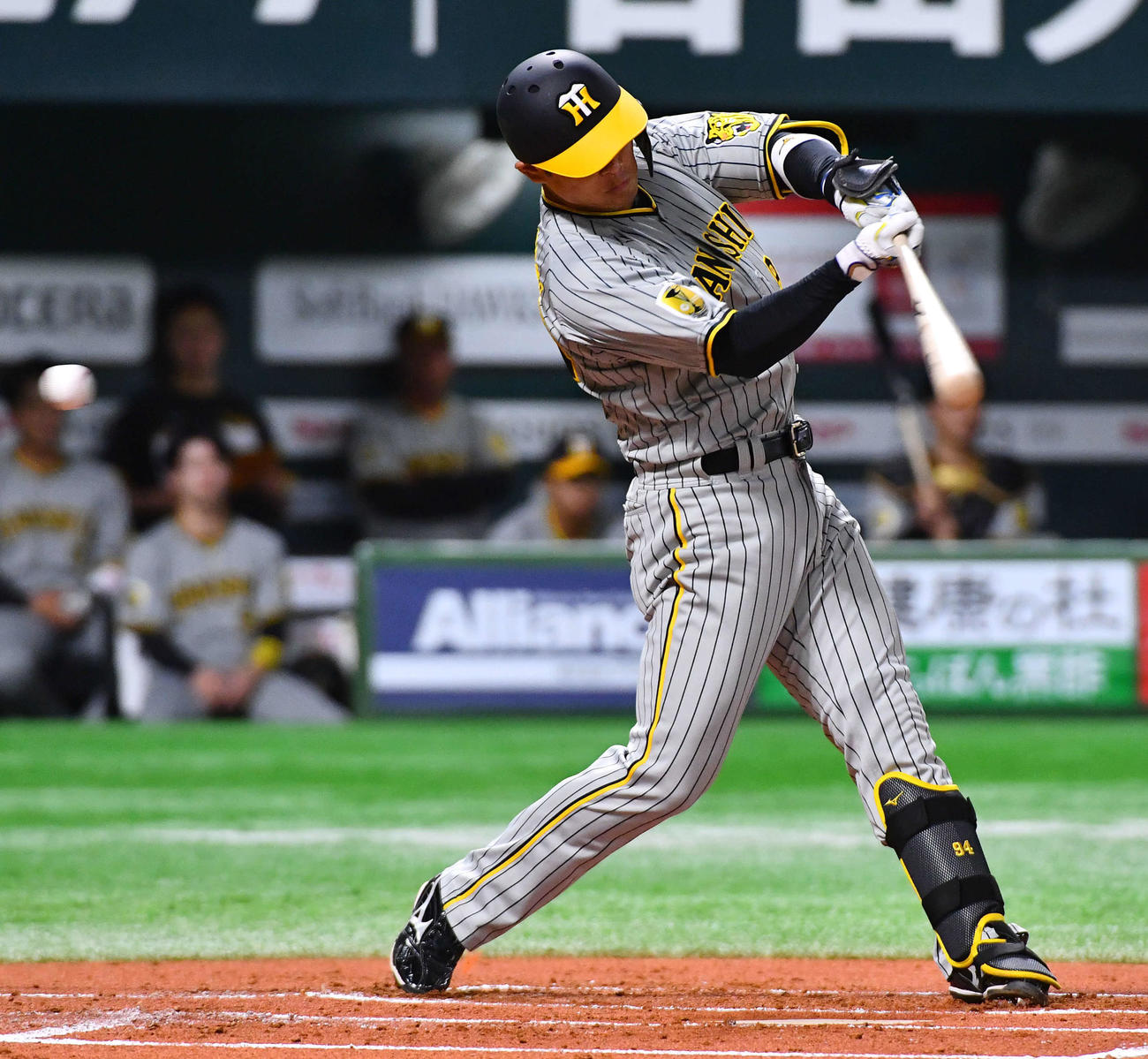 ソフトバンク対阪神　1回表阪神2死一、三塁、空振り三振に倒れる原口（撮影・岩下翔太）