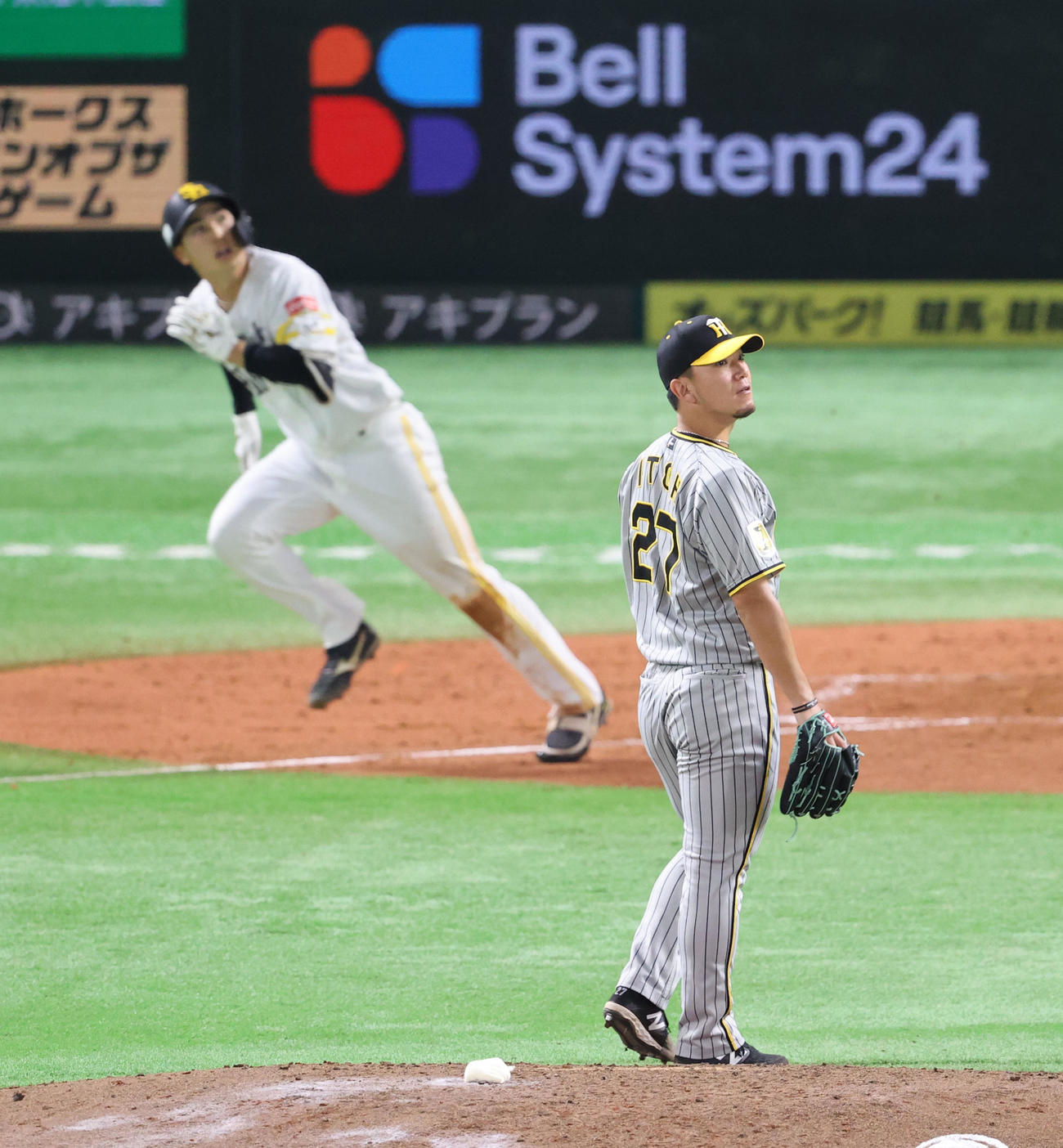 ソフトバンク対阪神　5回裏ソフトバンク2死二塁、広瀬に左越え先制2点本塁打を浴びた伊藤将（撮影・梅根麻紀）