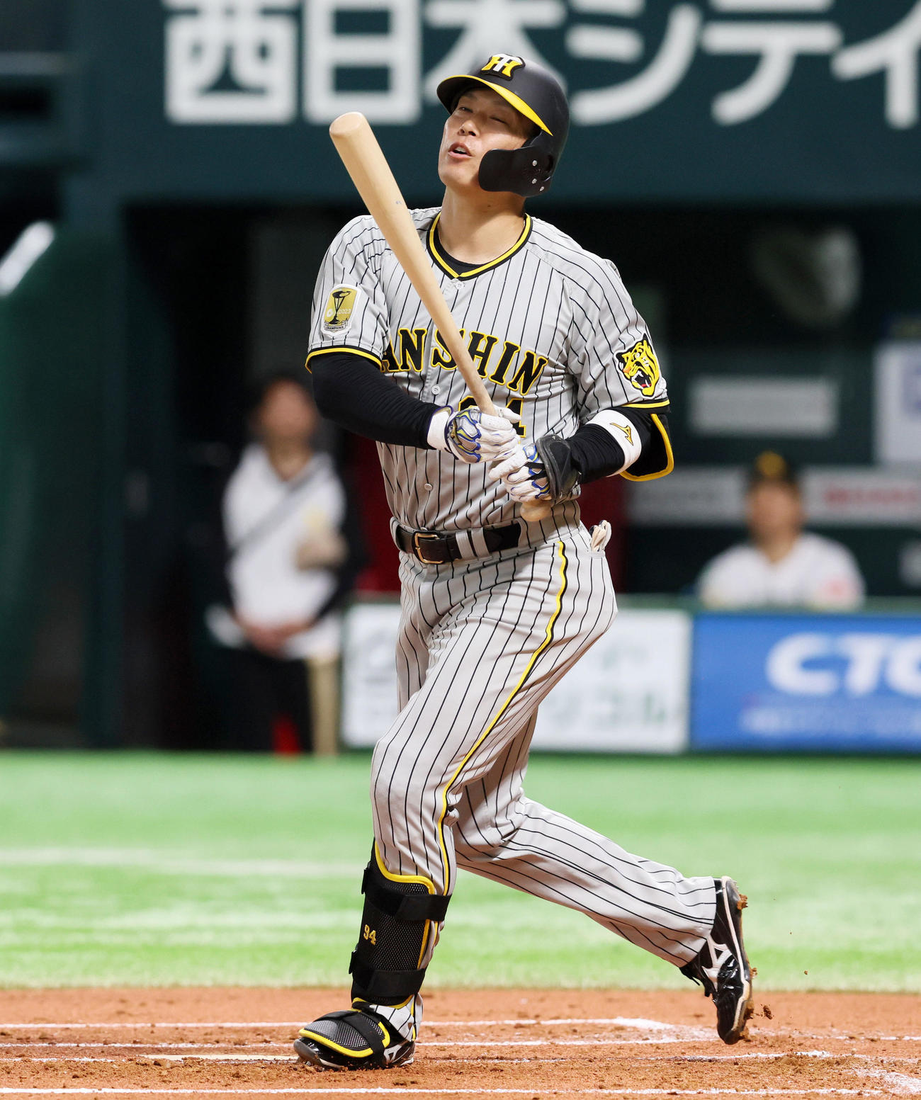 ソフトバンク対阪神　1回表阪神2死一、三塁、原口は空振り三振に倒れる（撮影・加藤哉）