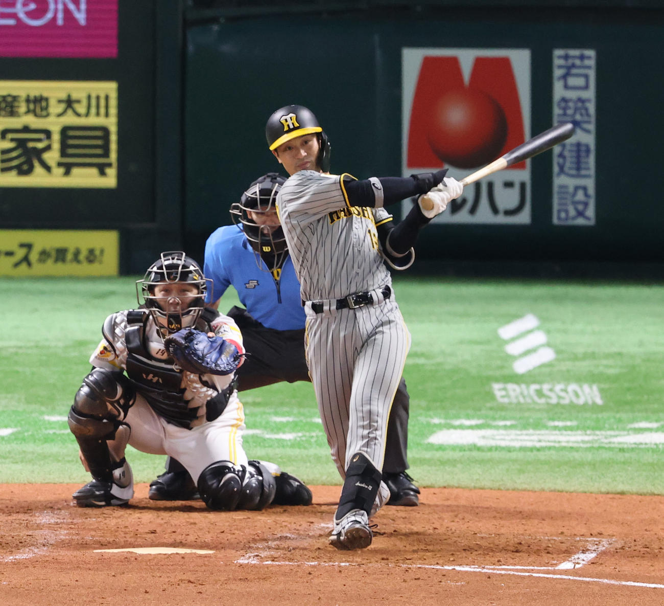 ソフトバンク対阪神　4回表阪神無死、坂本は左前安打を放つ（撮影・梅根麻紀）