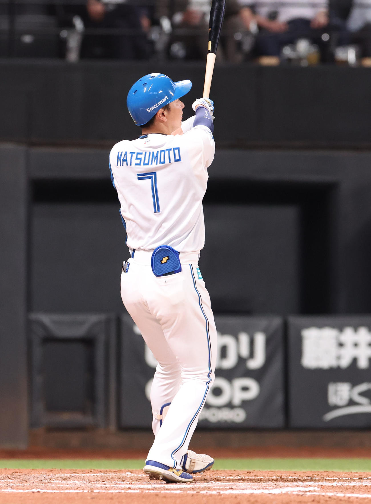 日本ハム対巨人　7回裏日本ハム2死、松本剛は左越え本塁打を放つ（撮影・佐藤翔太）