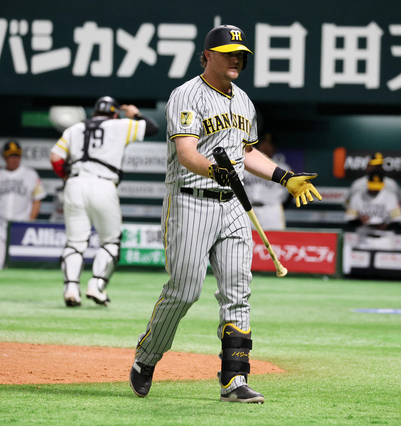 ソフトバンク対阪神　8回表阪神1死一塁、ノイジーは三振に倒れる（撮影・加藤哉）