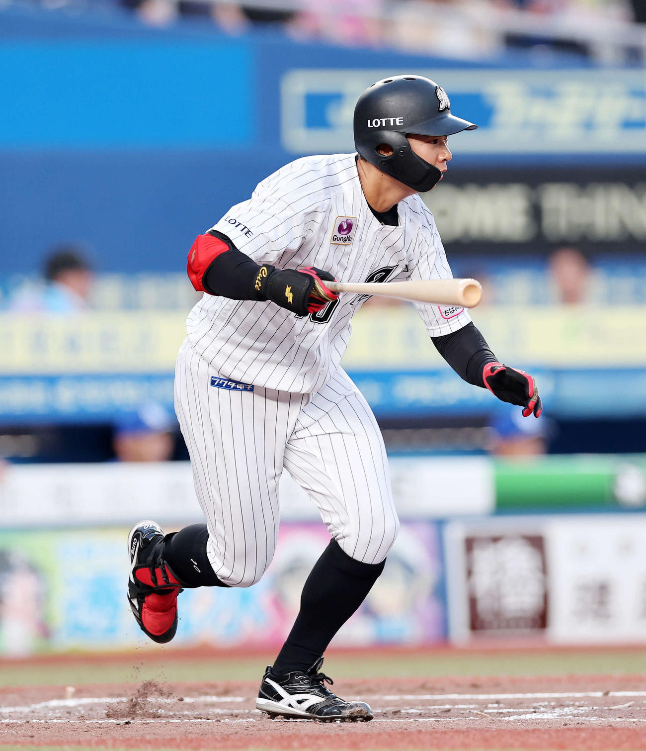 ロッテ対中日　2回裏ロッテ1死、上田は中前打を放つ（撮影・鈴木正人）