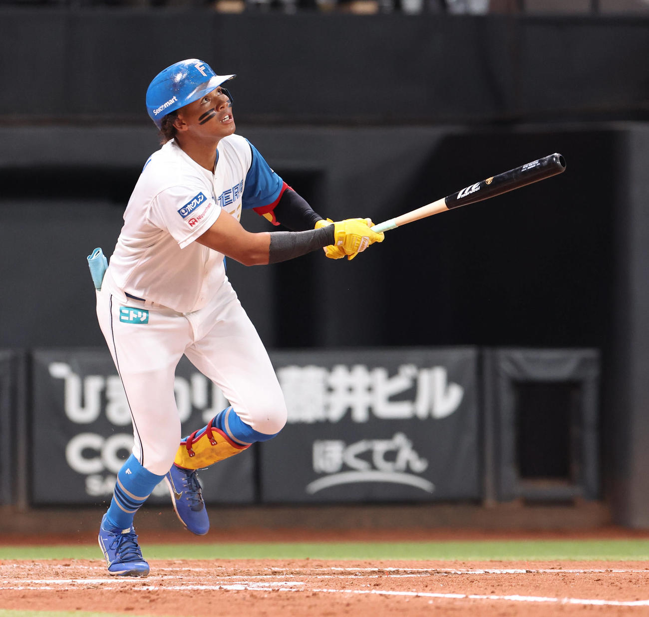 日本ハム対巨人　4回裏日本ハム1死、水谷は右越え本塁打を放つ（撮影・佐藤翔太）