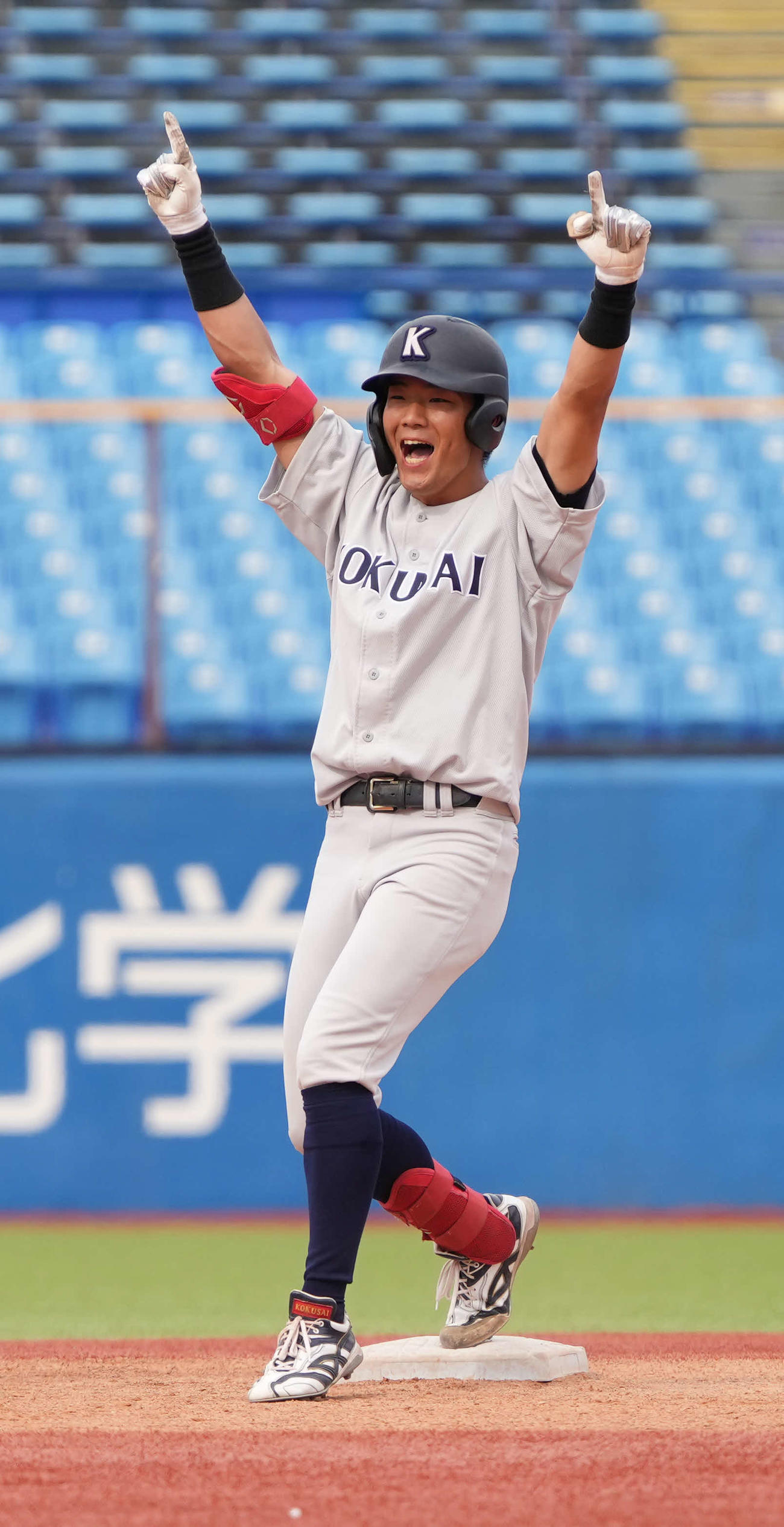 早大対東日本国際大　5回裏東日本国際大1死二、三塁、黒田は左越えに先制2点適時二塁打を放つ（撮影・小沢裕）