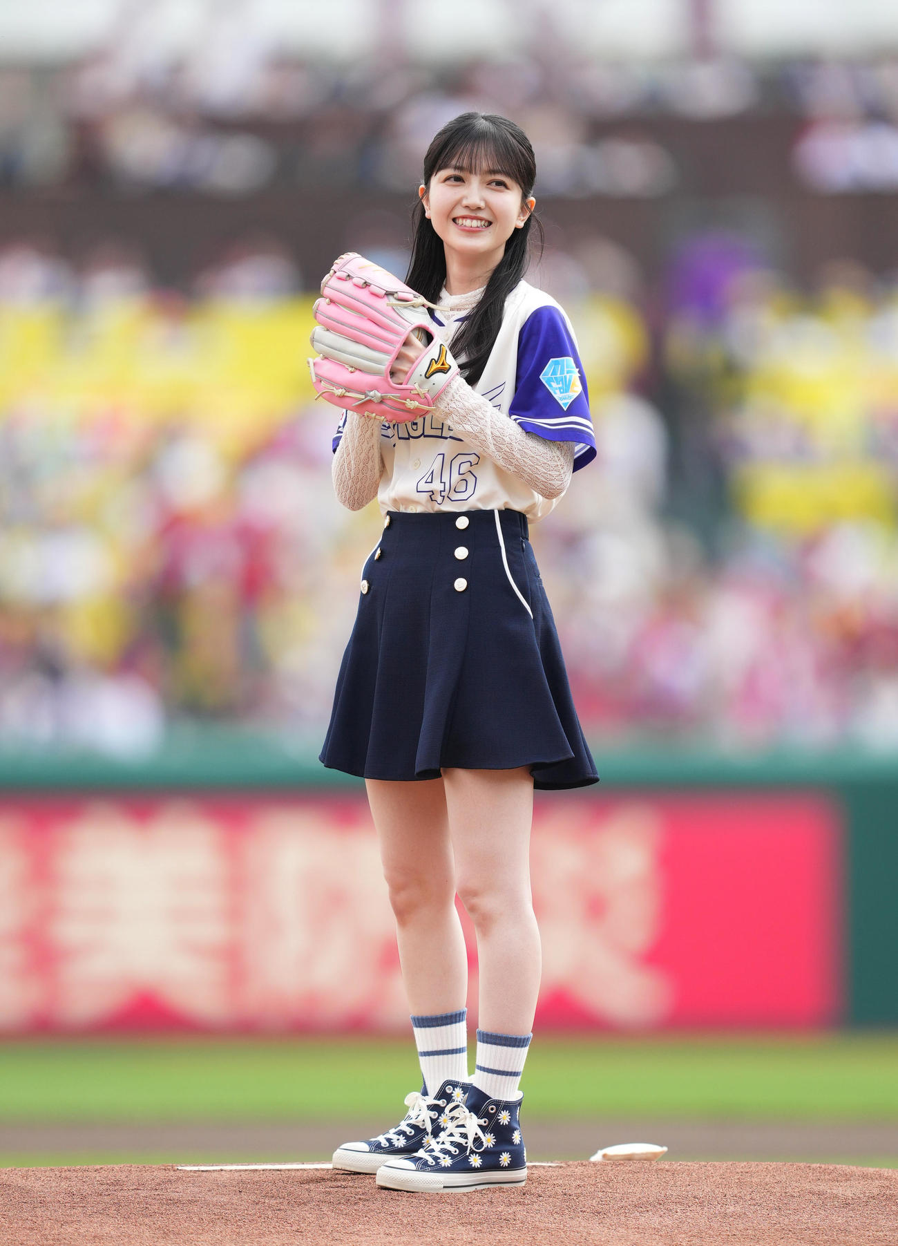楽天対広島　始球式を務める乃木坂46の久保史緒里（撮影・菅敏）