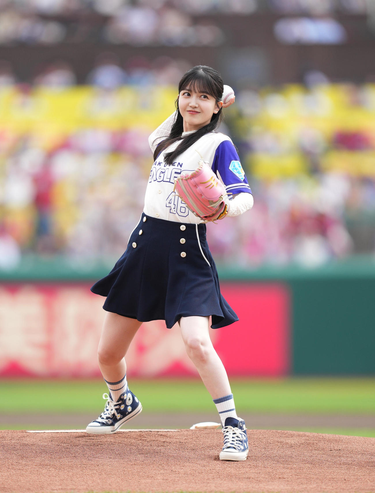 楽天対広島　始球式を務める乃木坂46の久保史緒里（撮影・菅敏）