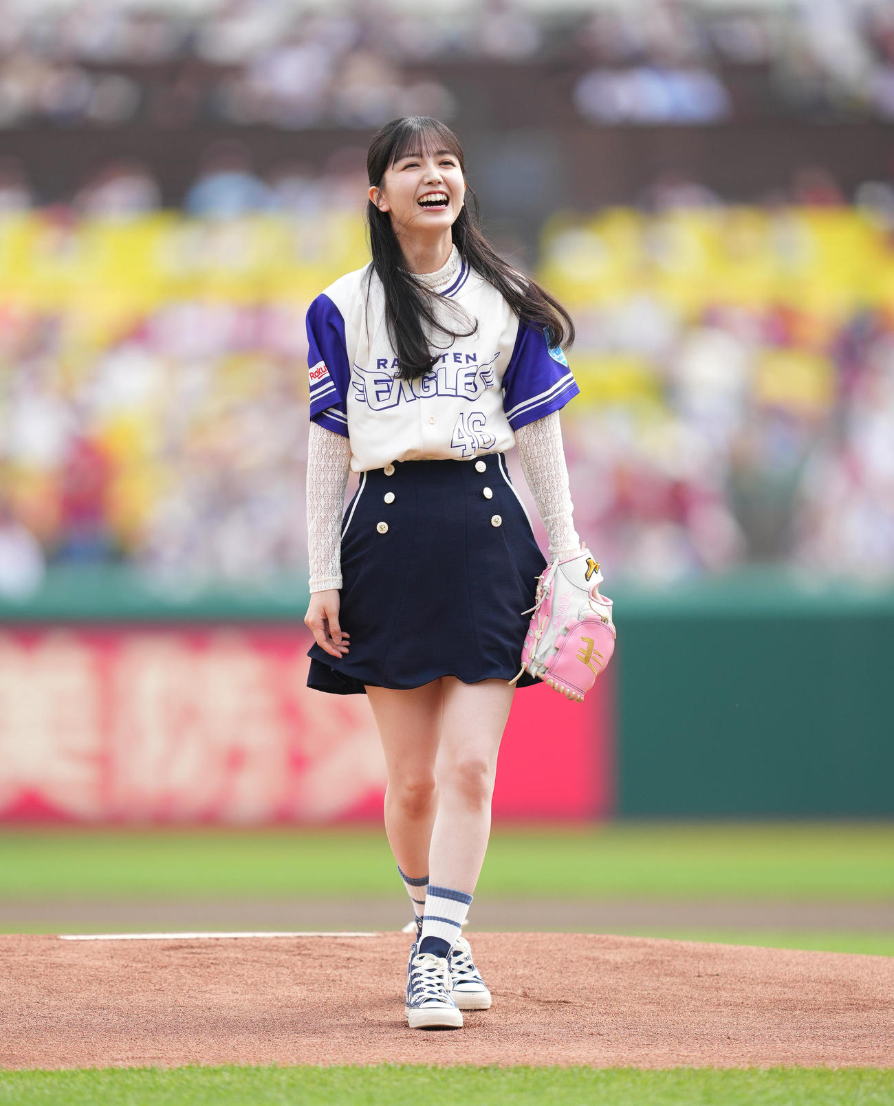 楽天対広島　始球式を務める乃木坂46の久保史緒里（撮影・菅敏）