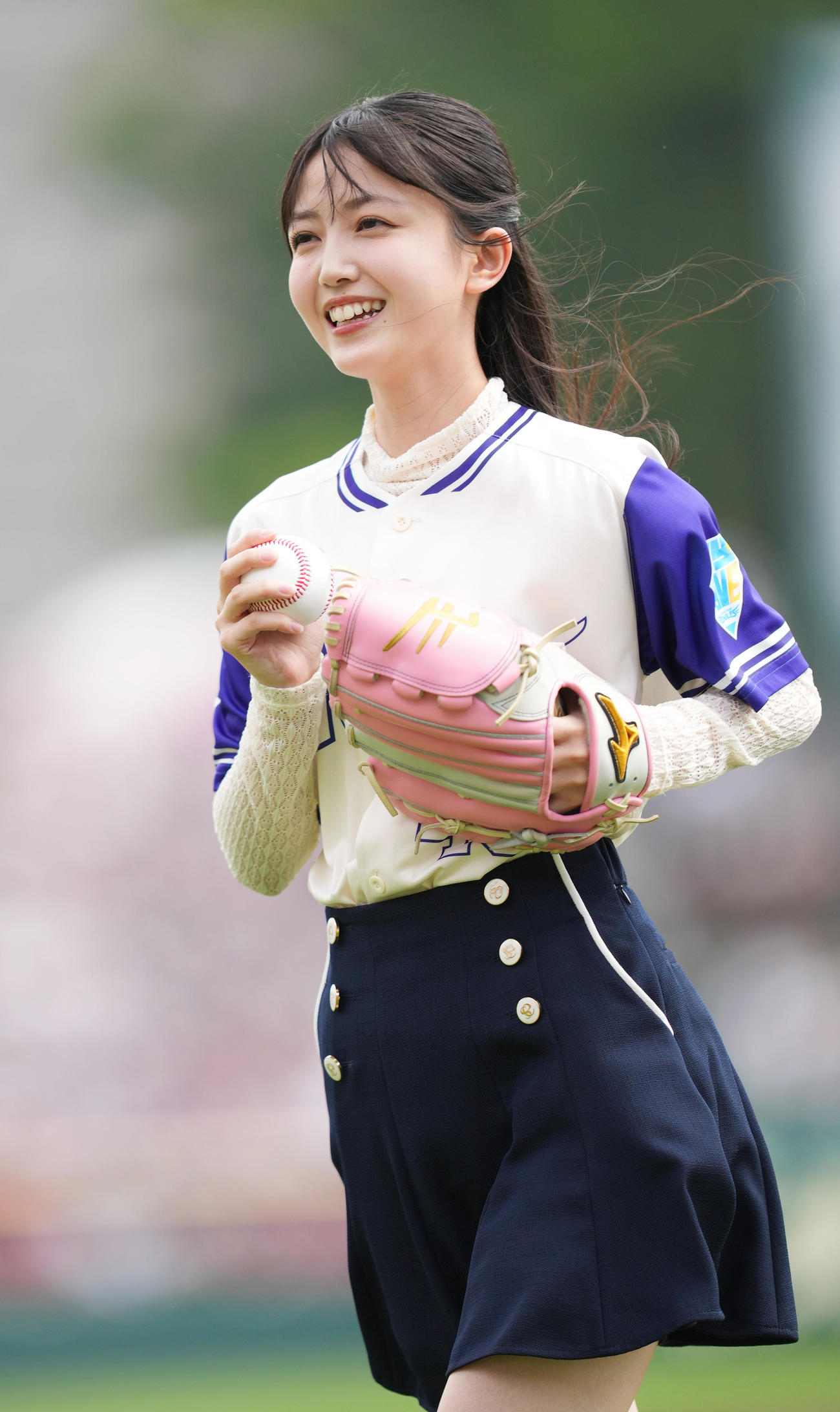 楽天対広島　始球式を務める乃木坂46の久保史緒里（撮影・菅敏）