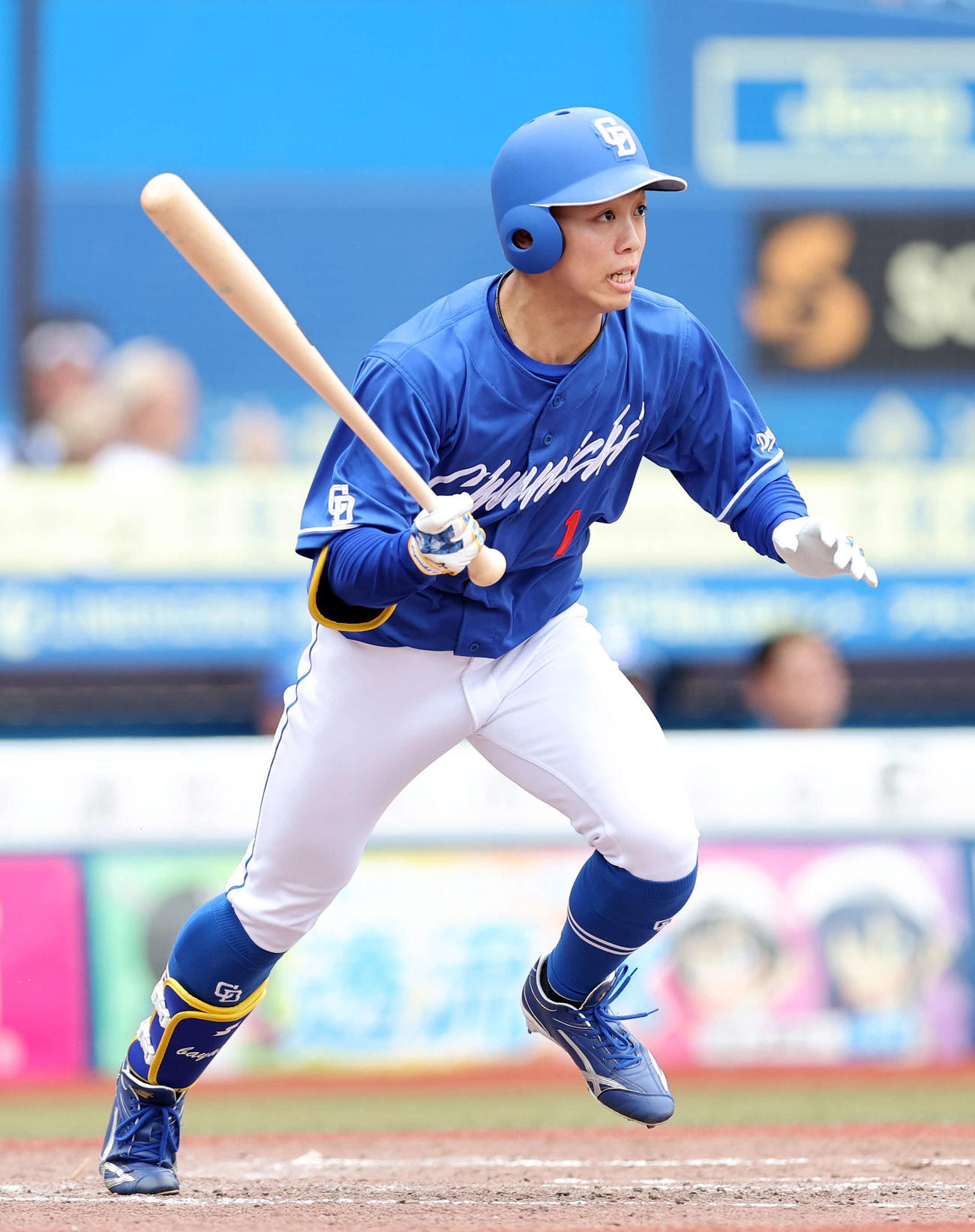 ロッテ対中日　4回表中日2死一塁、岡林は右前打を放つ（撮影・鈴木正人）