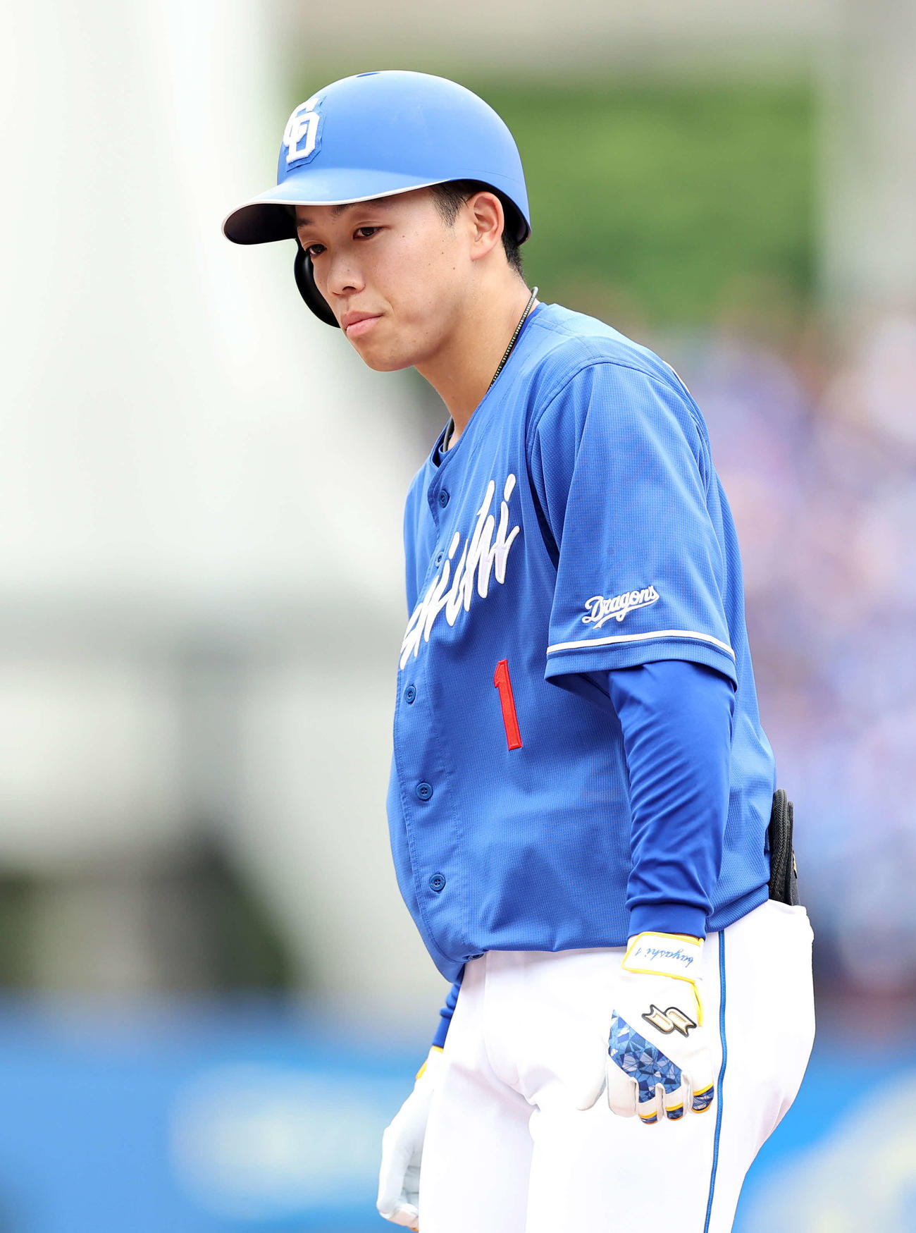 ロッテ対中日　4回表中日2死一塁、岡林は右前打を放つ（撮影・鈴木正人）