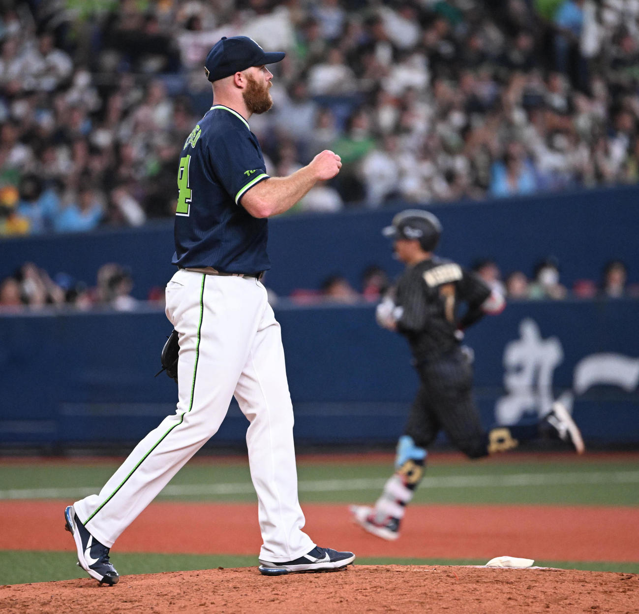 オリックス対ヤクルト　3回裏オリックス1死一、三塁、西川に3点本塁打を浴びたサイスニード（撮影・和賀正仁）