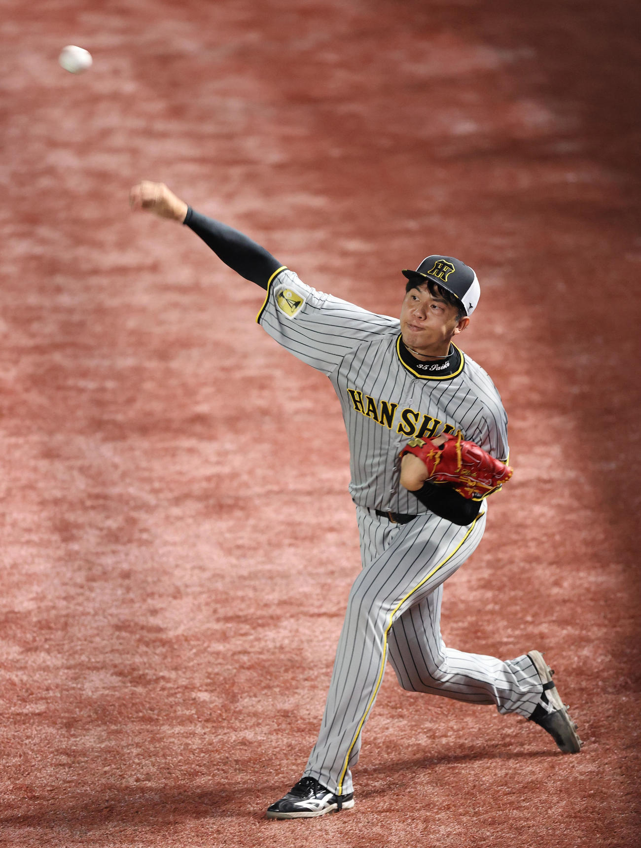 ソフトバンク対阪神　キャッチボールで調整する才木（撮影・梅根麻紀）