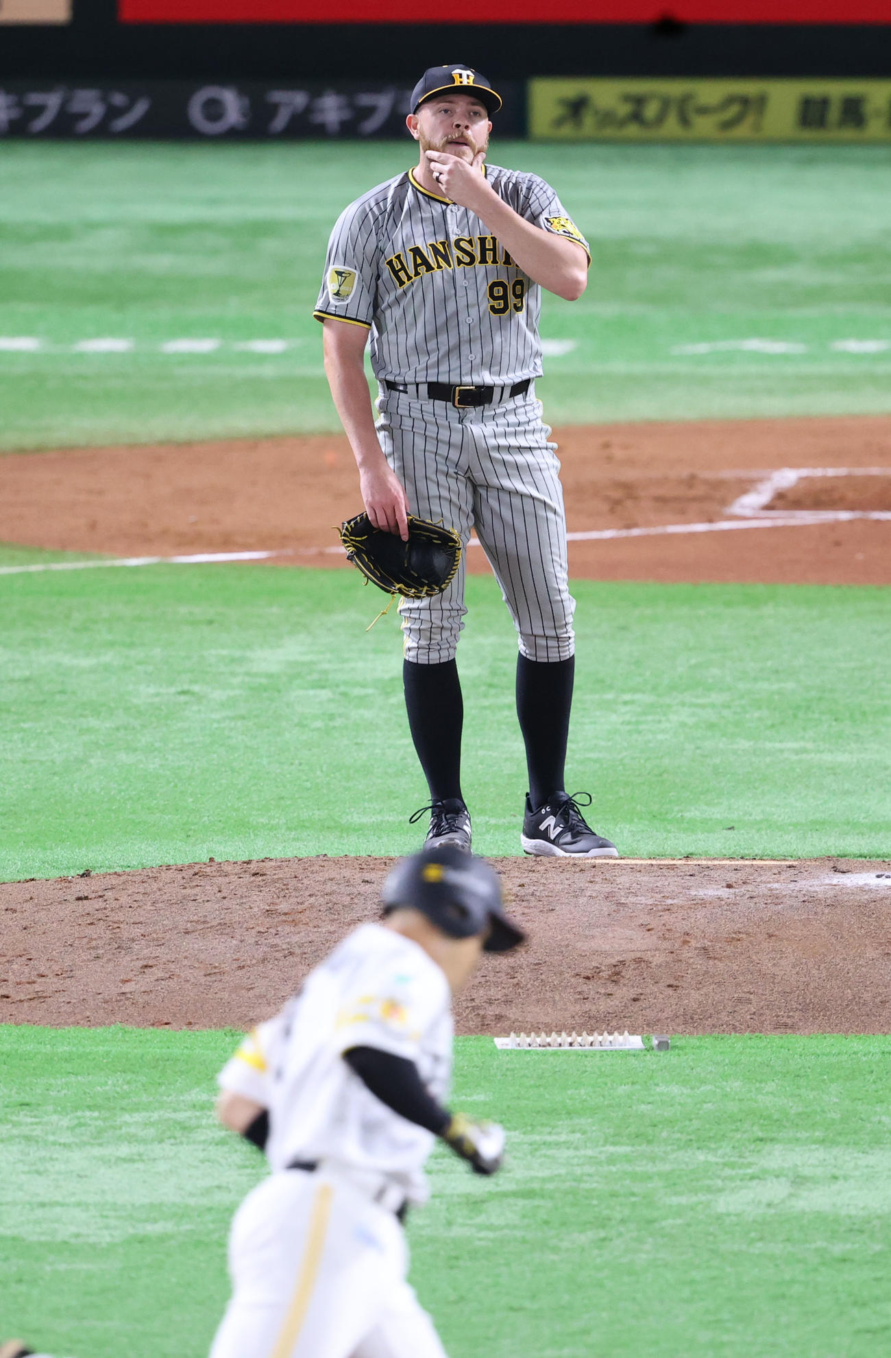 ソフトバンク対阪神　1回裏ソフトバンク2死に、三塁、近藤に先制となる左中間3点本塁打を浴びたビーズリー（撮影・梅根麻紀）