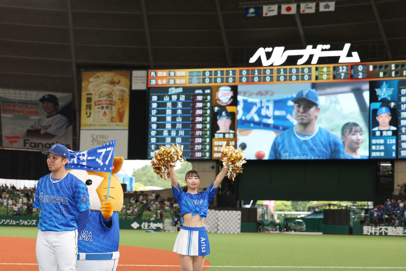 西武対DeNA　完封勝利したDeNA東（撮影・宮地輝）