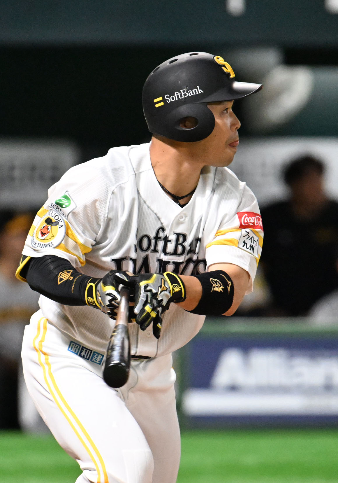 ソフトバンク対阪神　1回裏ソフトバンク2死二、三塁、近藤は先制本塁打を放つ（撮影・林敢治）