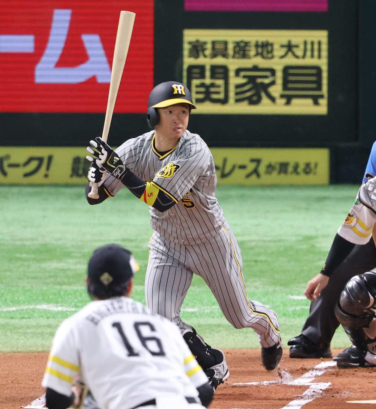 ソフトバンク対阪神　1回表阪神無死、近本は三塁内野安打を放つ（撮影・梅根麻紀）