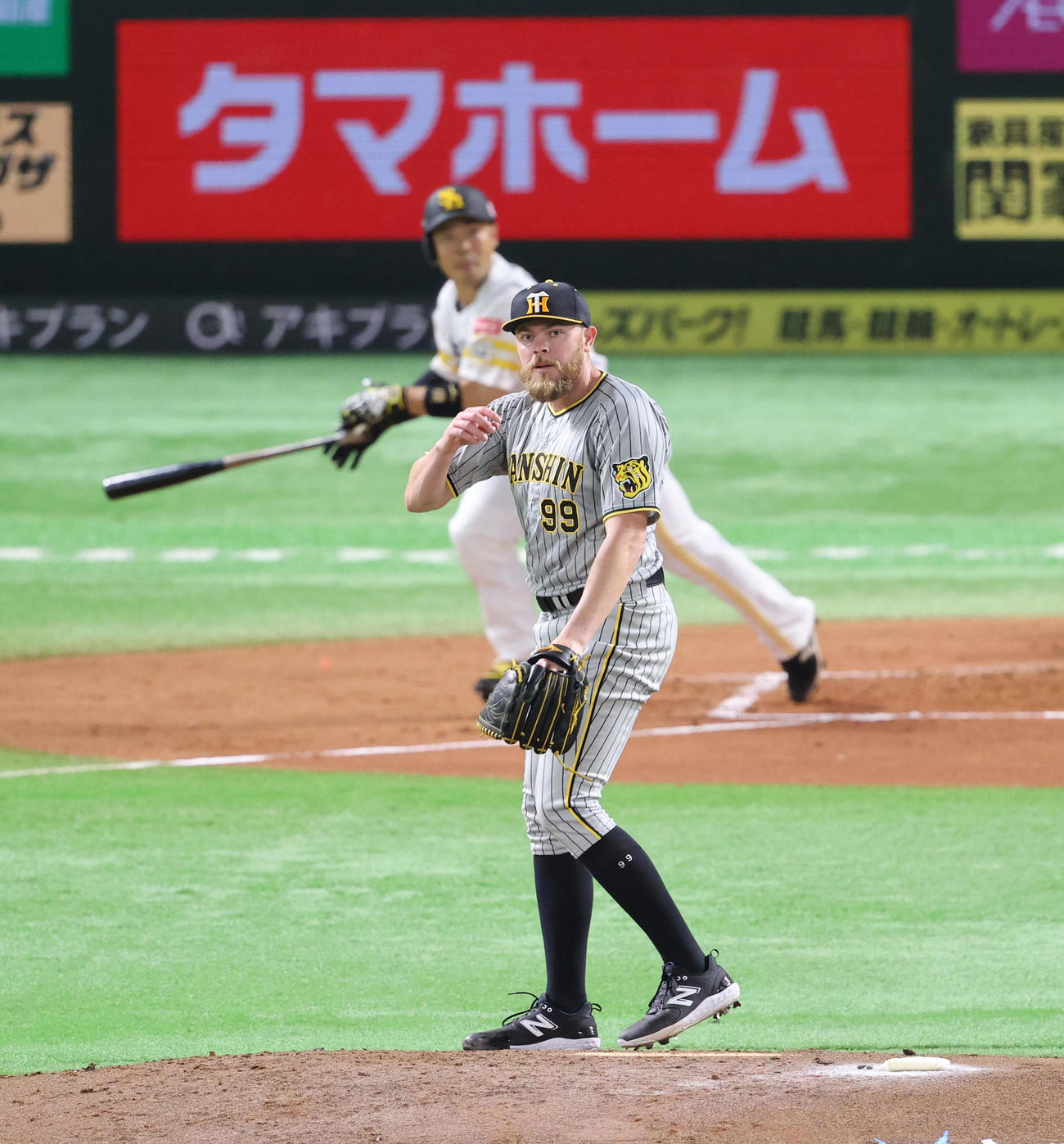 ソフトバンク対阪神　1回裏ソフトバンク2死二、三塁、近藤に先制となる左中間3点本塁打を浴びたビーズリー（撮影・梅根麻紀）