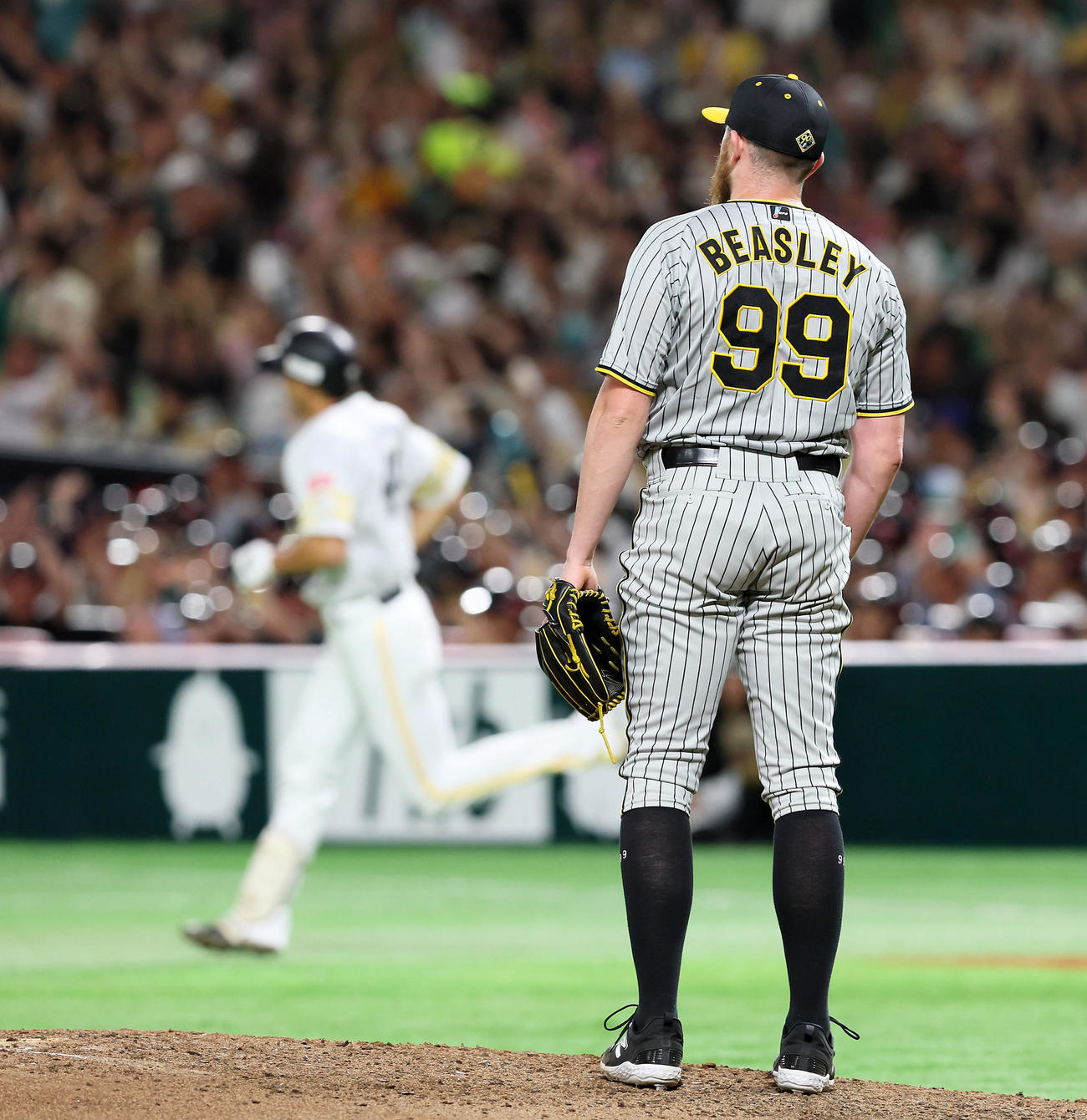 ソフトバンク対阪神　5回裏ソフトバンク無死、ビーズリーは笹川に右越えソロ本塁打を浴びる（撮影・加藤哉）