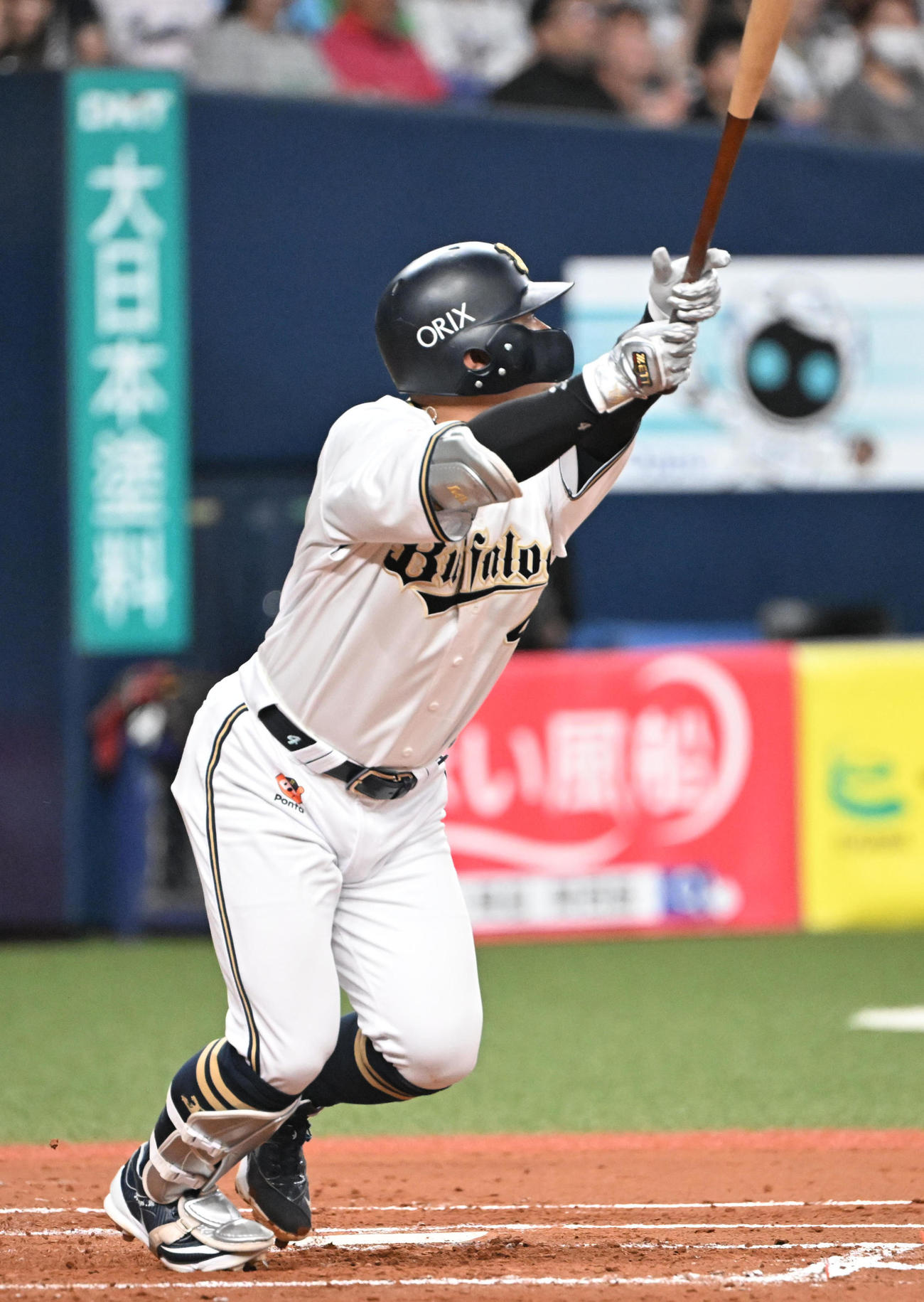 オリックス対ヤクルト　3回裏オリックス1死一塁、左中間を破る適時二塁打を放つ森（撮影・和賀正仁）