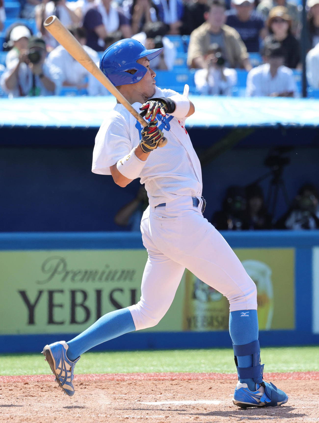 青学大対早大　5回表青学大1死三塁、右適時二塁打を放つ中田（撮影・野上伸悟）