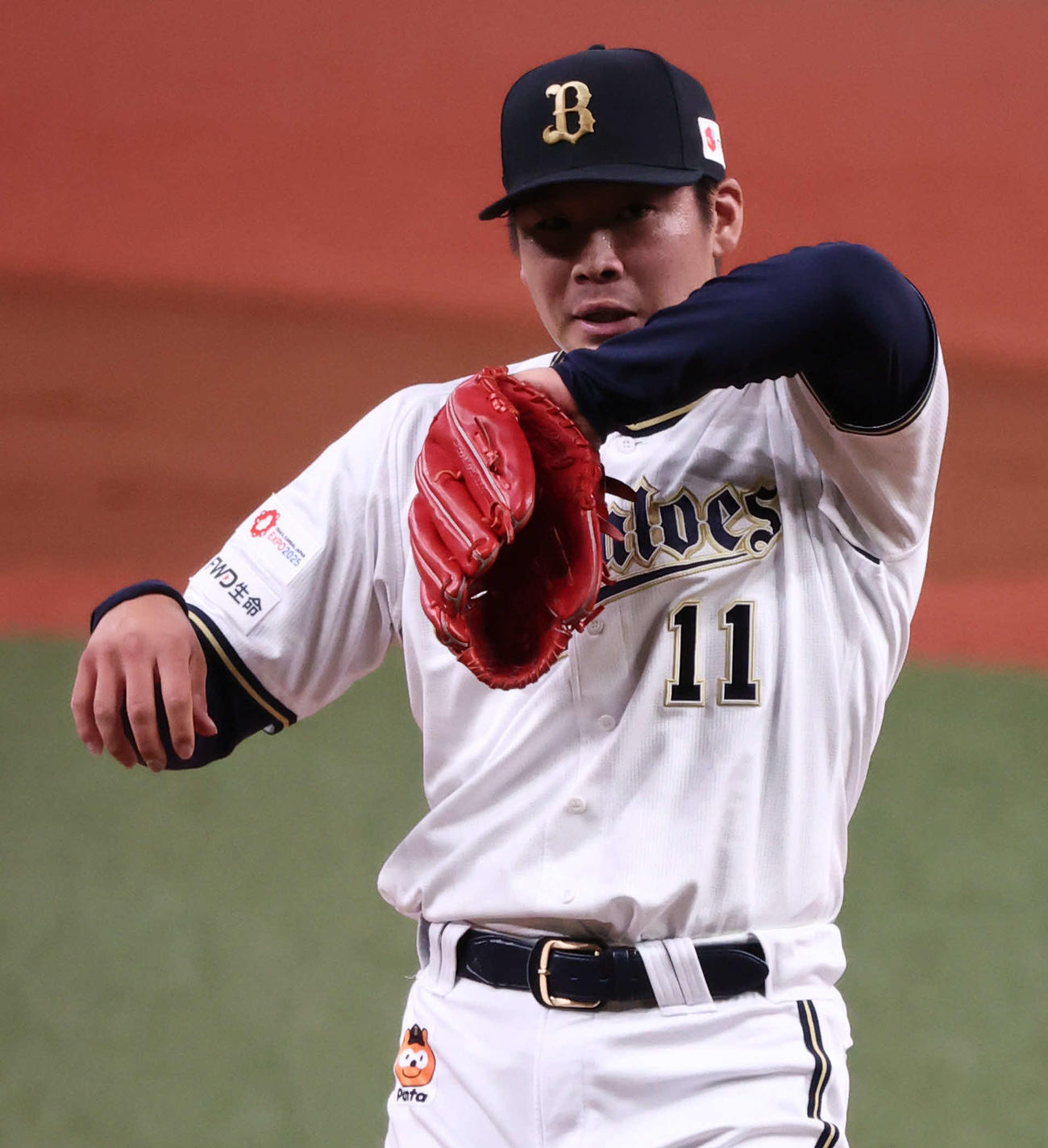 オリックス対ヤクルト　オリックス先発の山下は無安打で先制を許し汗を拭う（撮影・西尾就之）