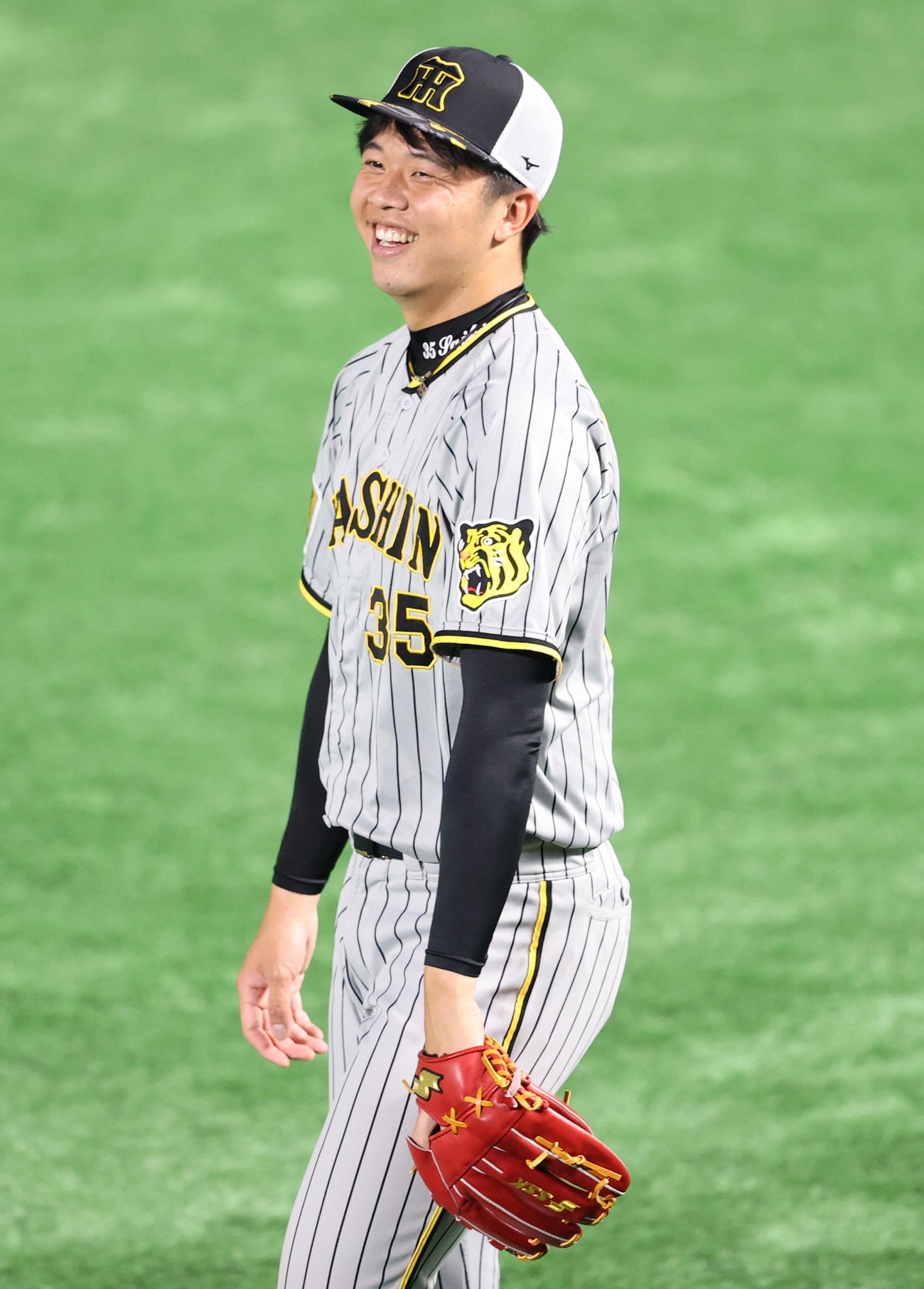 ソフトバンク対阪神　笑顔を見せる才木（撮影・梅根麻紀）