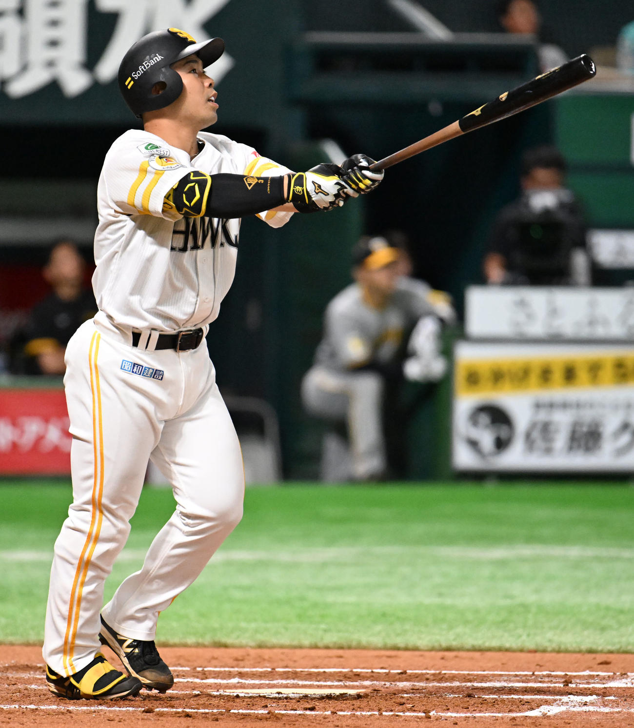 ソフトバンク対阪神　7回裏ソフトバンク無死、近藤は右中間に本塁打を放つ（撮影・林敢治）