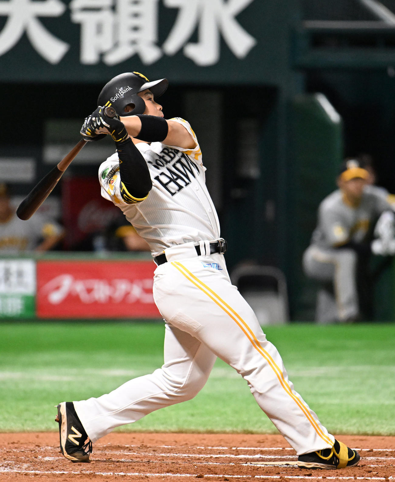 ソフトバンク対阪神　7回裏ソフトバンク無死、近藤は右中間に本塁打を放つ（撮影・林敢治）
