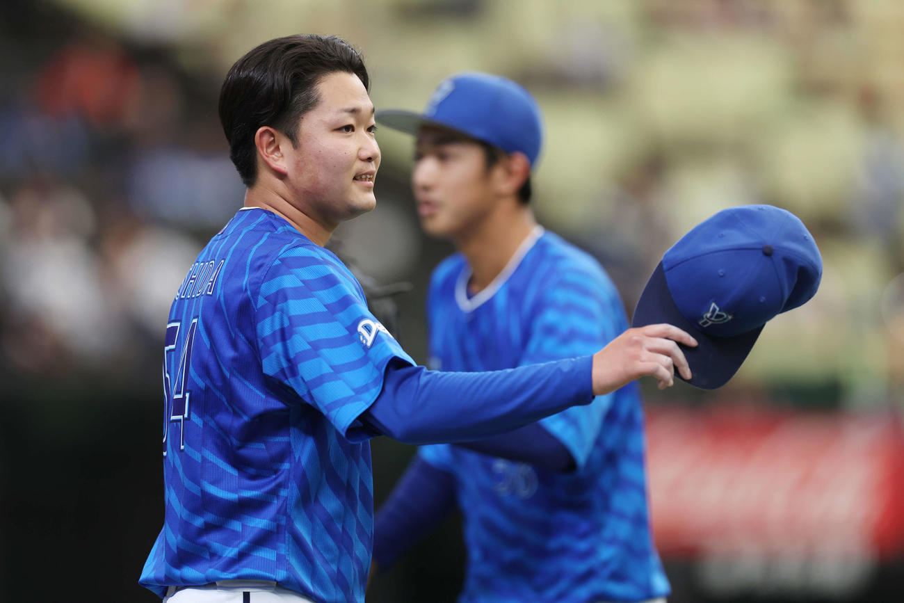 西武対DeNA 8回裏を無失点に抑えたDeNA石田裕（撮影・宮地輝）
