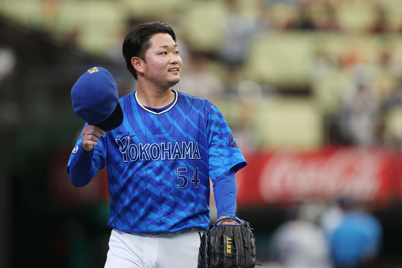 西武対DeNA 8回裏を無失点に抑えたDeNA石田裕（撮影・宮地輝）