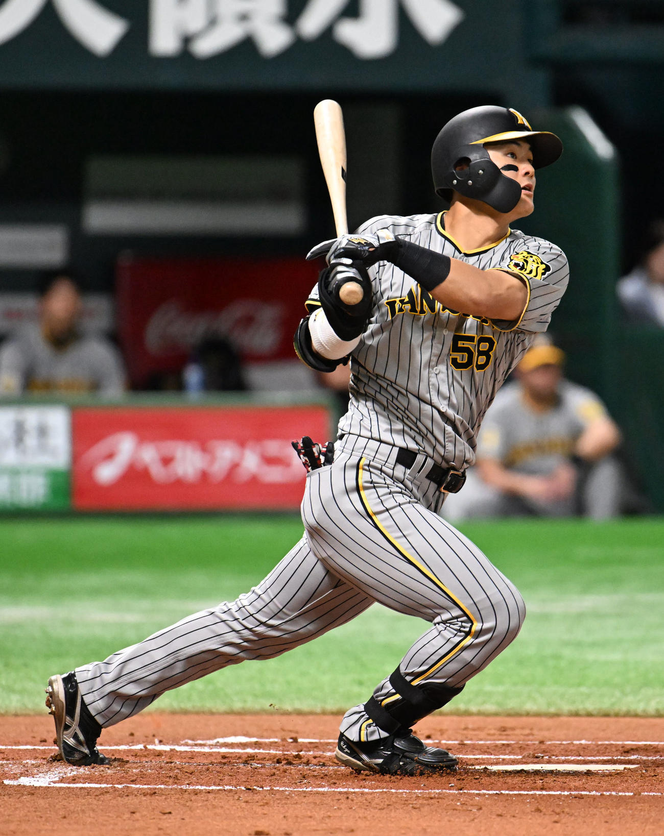 ソフトバンク対阪神　1回表阪神1死満塁、前川は右越えに満塁本塁打を放つ（撮影・林敢治）