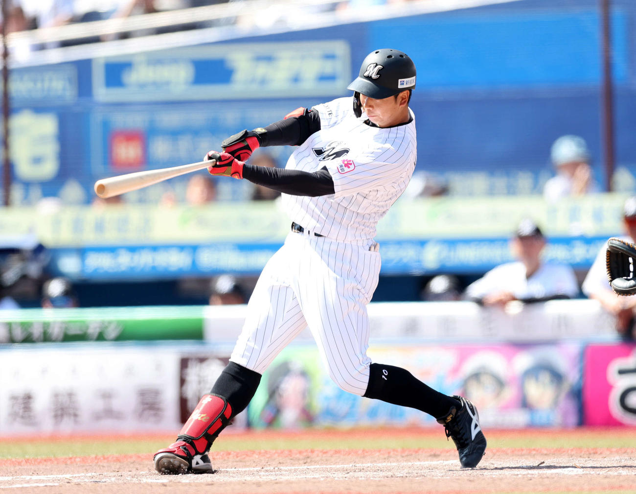 ロッテ対中日　2回裏ロッテ1死一、三塁、上田は右越え適時二塁打を放つ（撮影・鈴木正人）