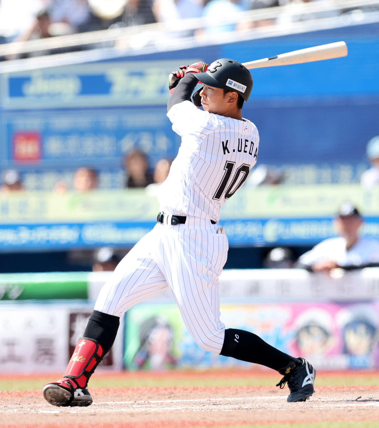 ロッテ対中日　2回裏ロッテ1死一、三塁、上田は右越え適時二塁打を放つ（撮影・鈴木正人）