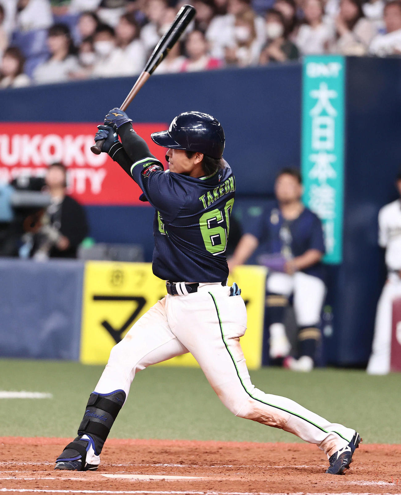 オリックス対ヤクルト　9回表ヤクルト2死二塁、武岡は右へ適時二塁打を放つ（撮影・西尾就之）