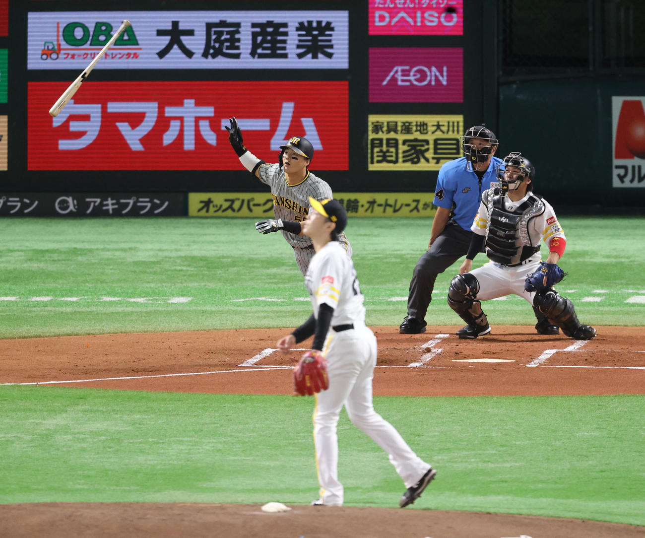 ソフトバンク対阪神　1回表阪神1死満塁、前川は右越えに先制となる満塁本塁打を放つ（撮影・梅根麻紀）
